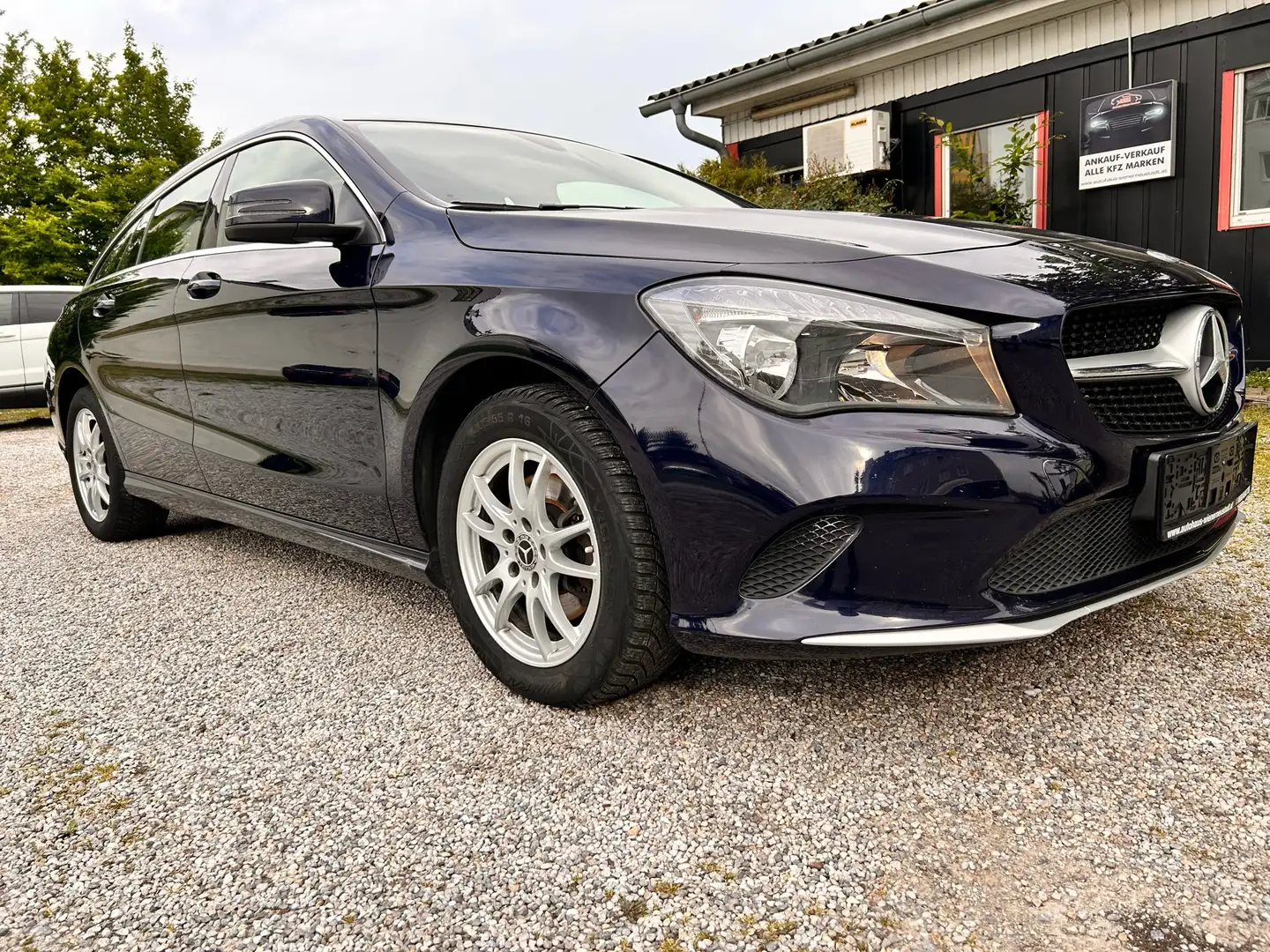 Mercedes-Benz CLA 180 d T Avantgarde Blau - 2