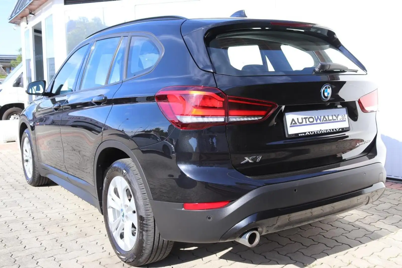 BMW X1 xDrive25e PHEV Aut. Schwarz - 2