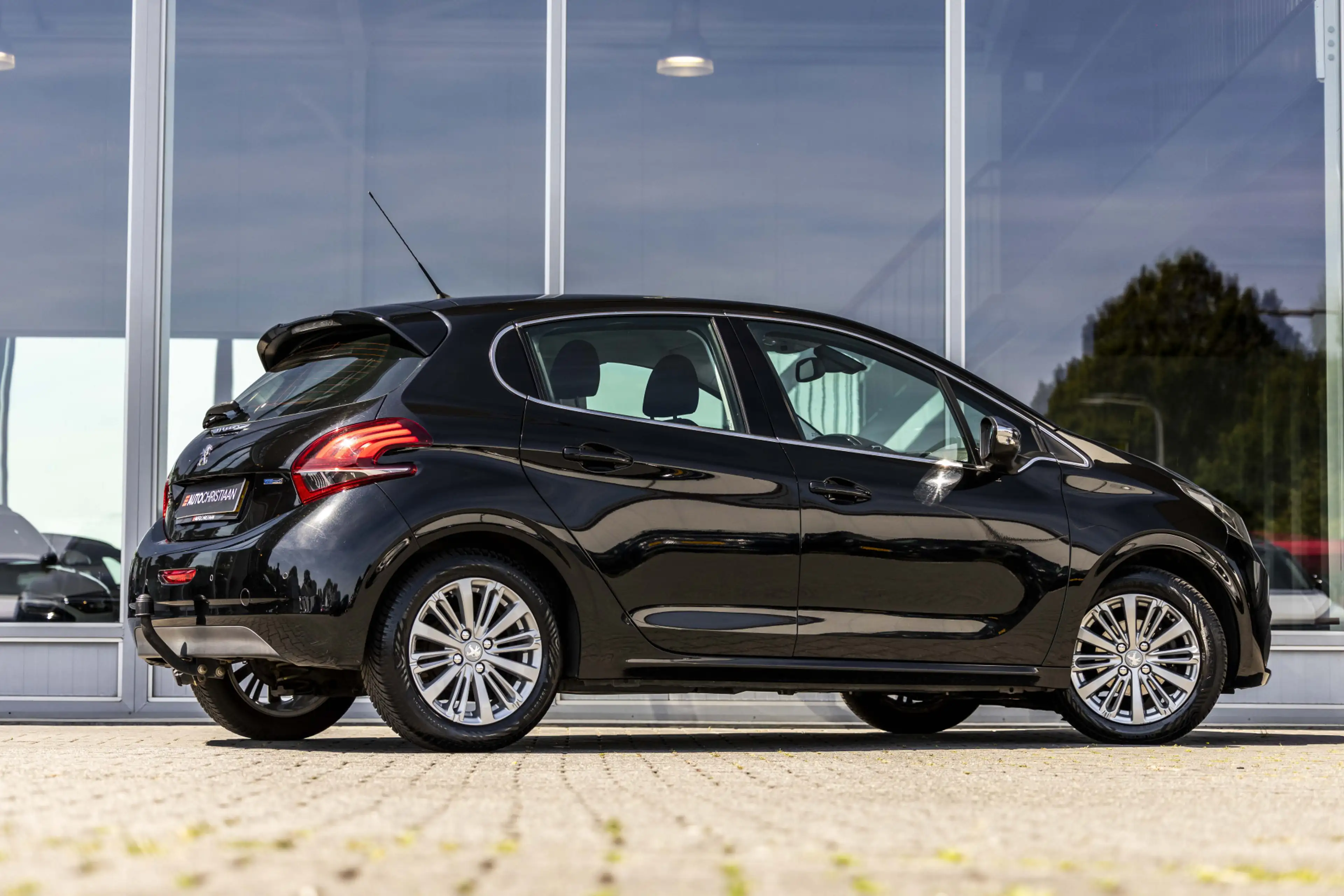 Peugeot 208 1.2 PureTech Blue Lease Executive Binnen inruil - — photo 5