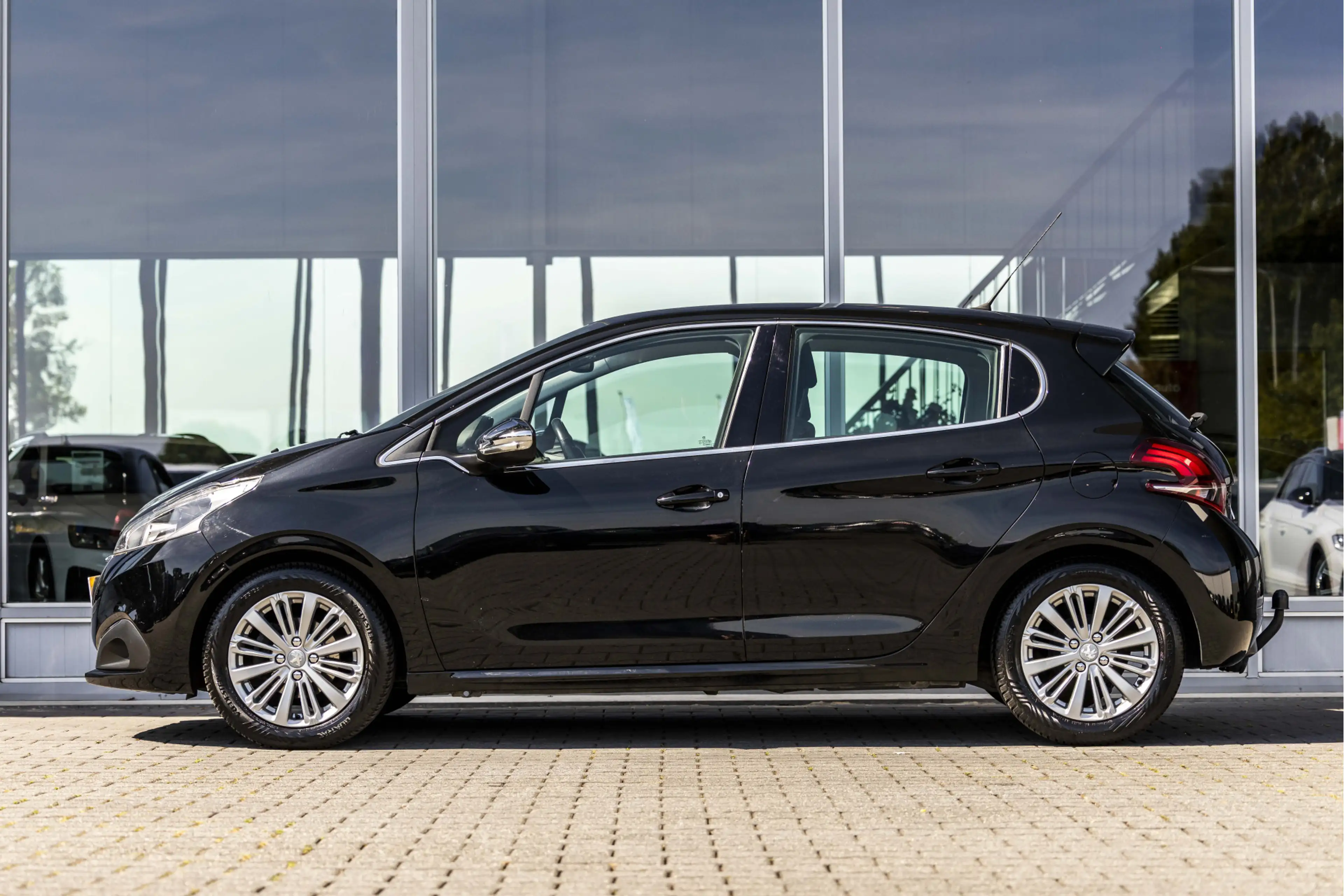 Peugeot 208 1.2 PureTech Blue Lease Executive Binnen inruil - — photo 8