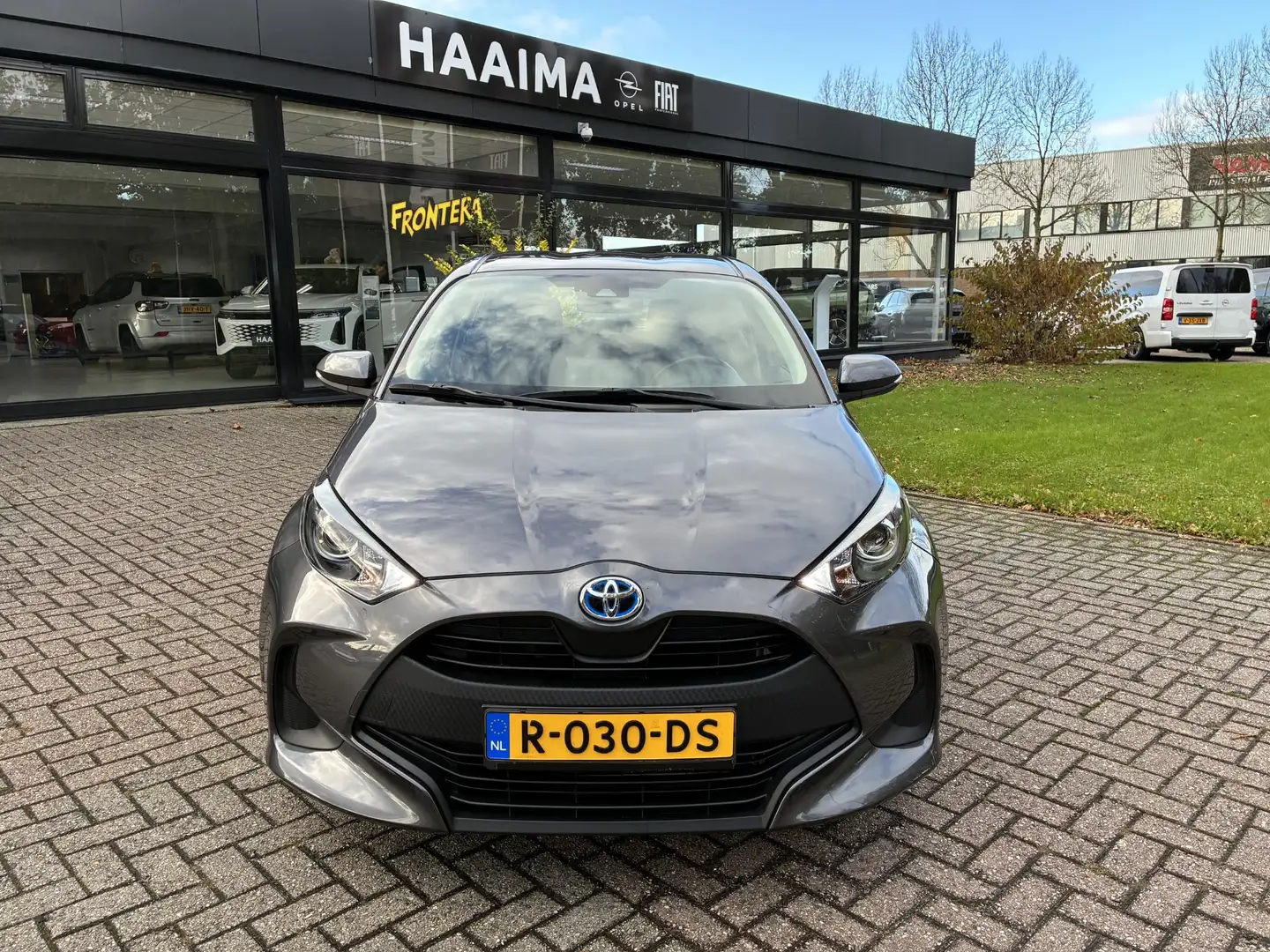 Toyota Yaris 1.5 Hybrid Active 5-Deurs | Climate control | Appl Grijs - 2