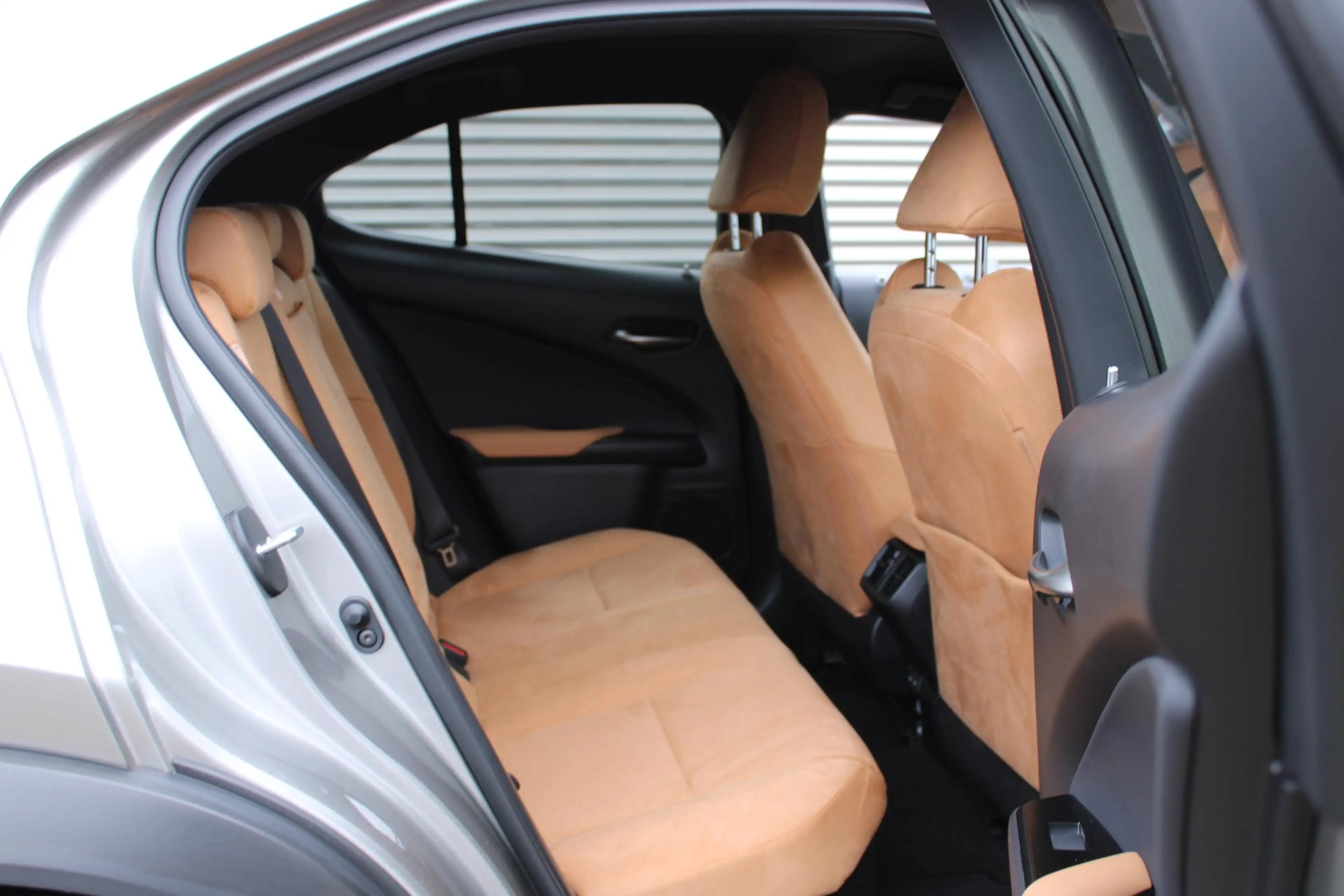 Lexus UX 250h Business Line Trekhaak, Foto's volgen — photo 12
