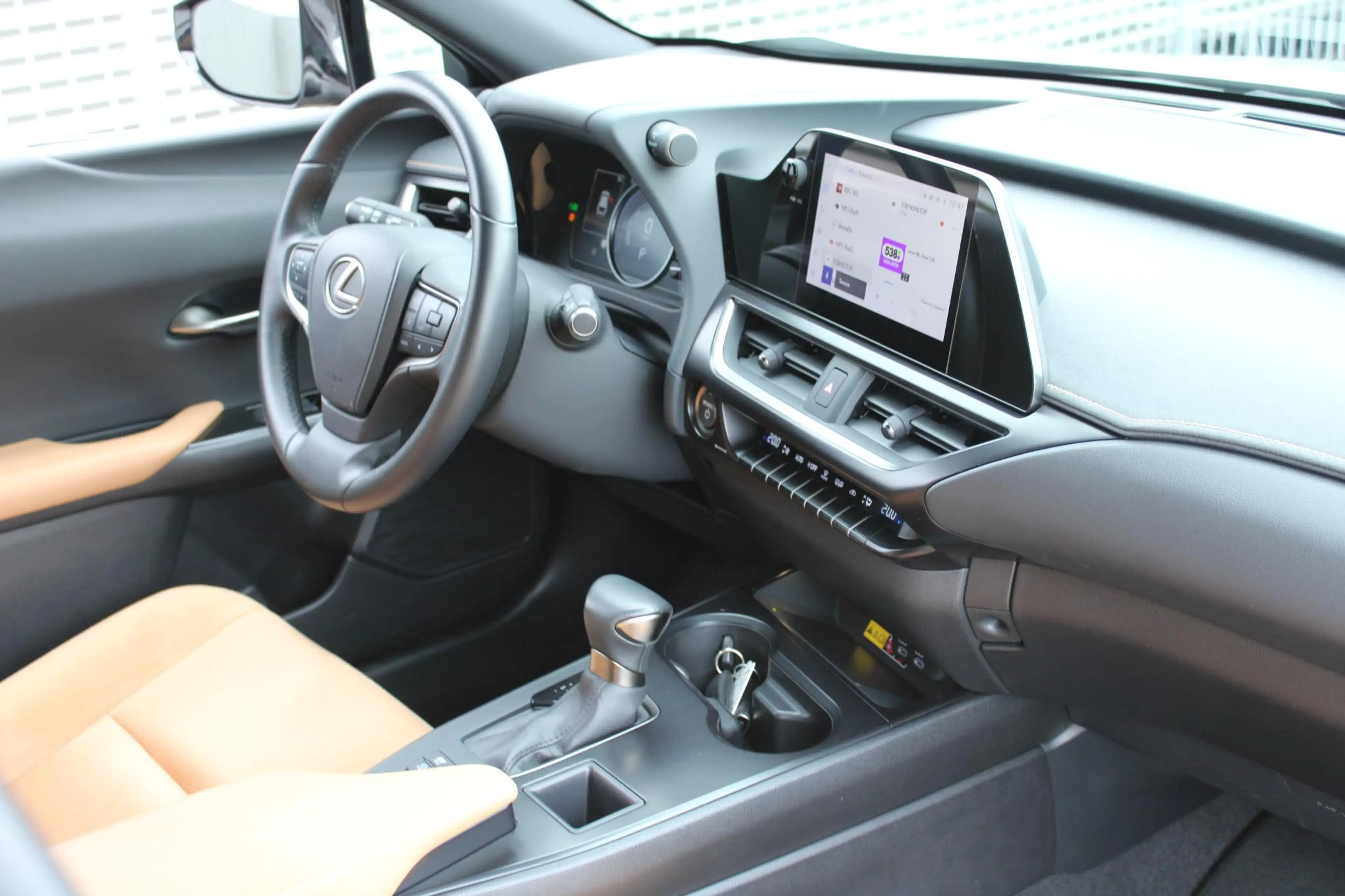 Lexus UX 250h Business Line Trekhaak, Foto's volgen — photo 11