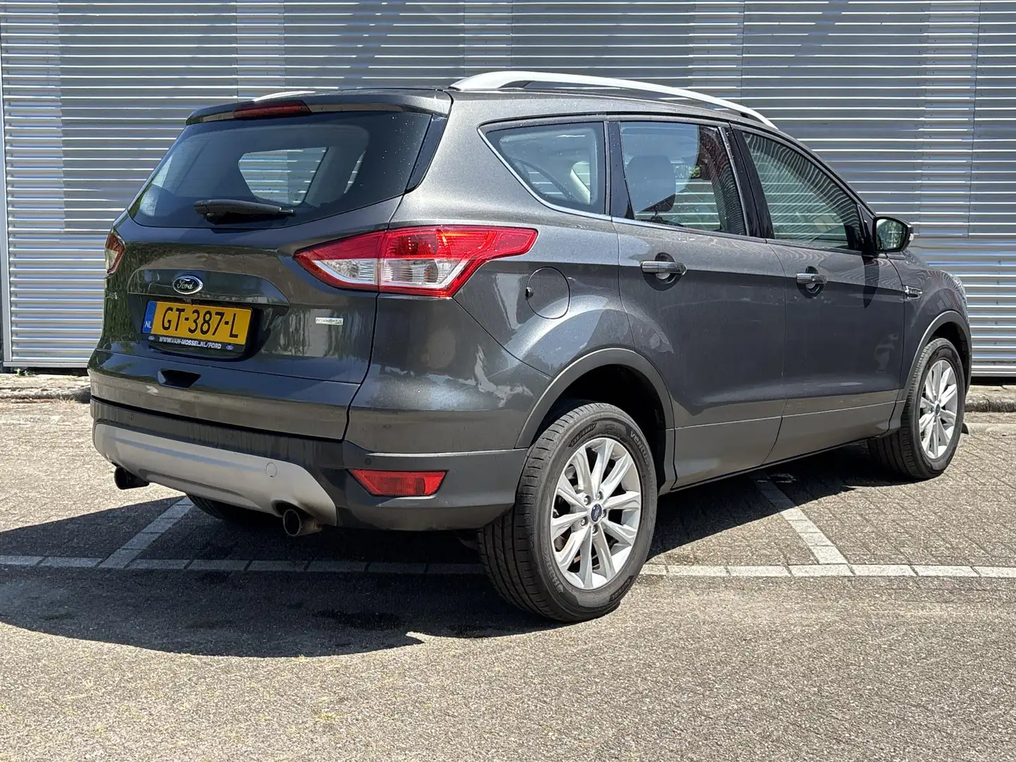 Ford Kuga 1.5 Titanium 4WD Automaat | Leder | Pano | Climate Grijs - 2