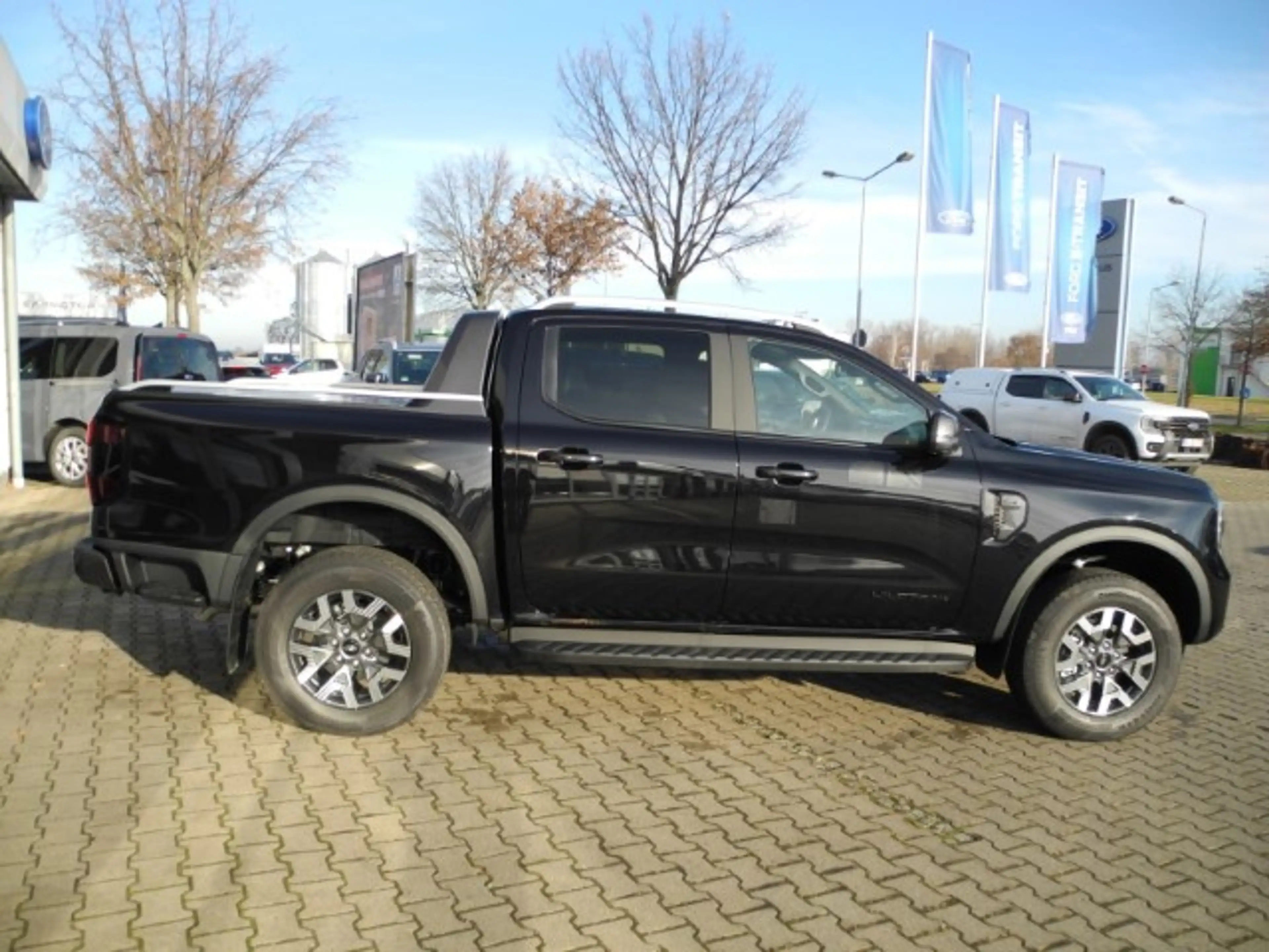 Ford Ranger 2,3 l PHEV Wildtrak - iACC, AHK, TW, Rollo, B&O — photo 5
