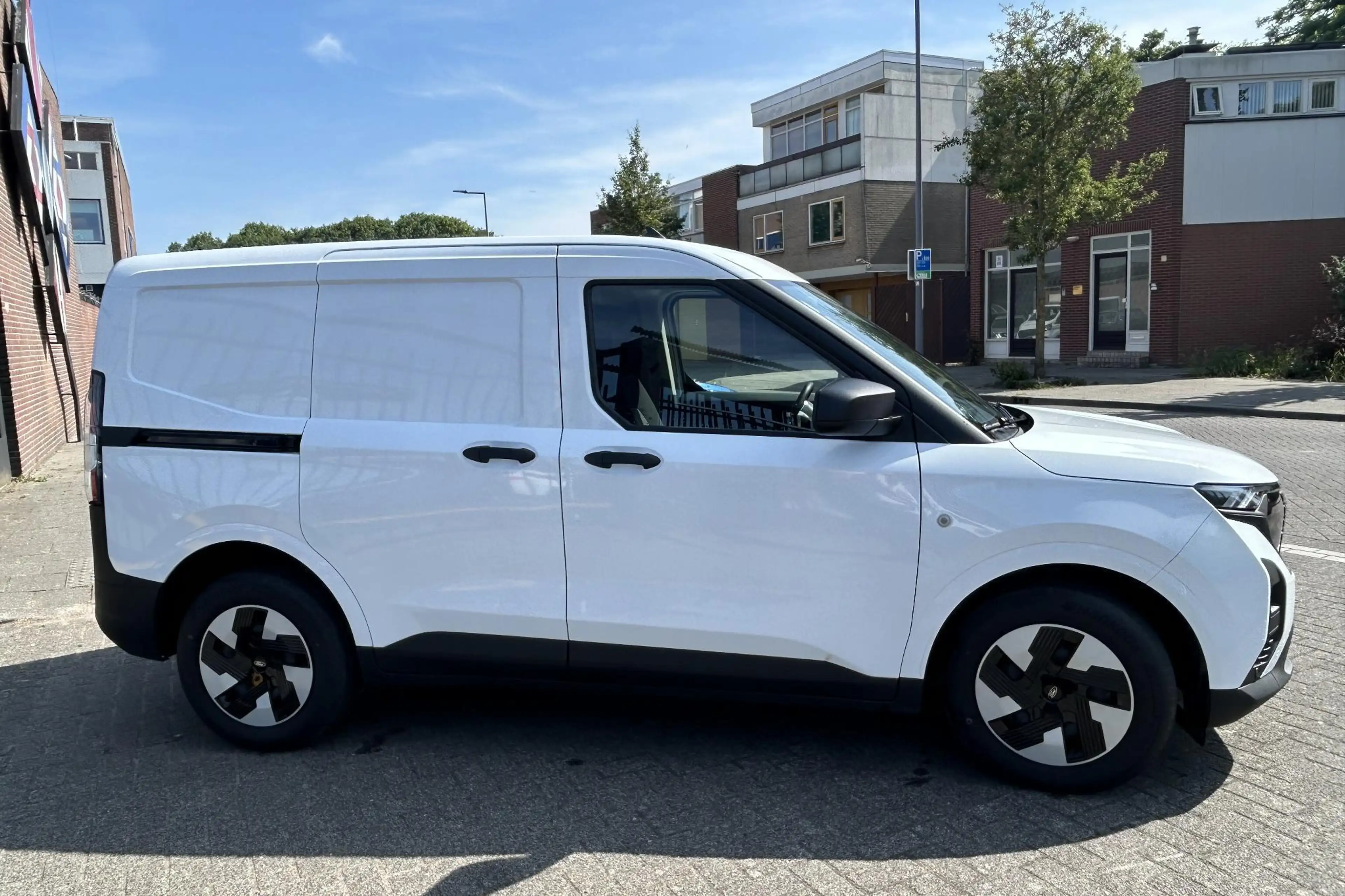 Ford Transit Courier E-Transit Trend 46 kWh | Trekhaak | Reservewiel | — photo 6