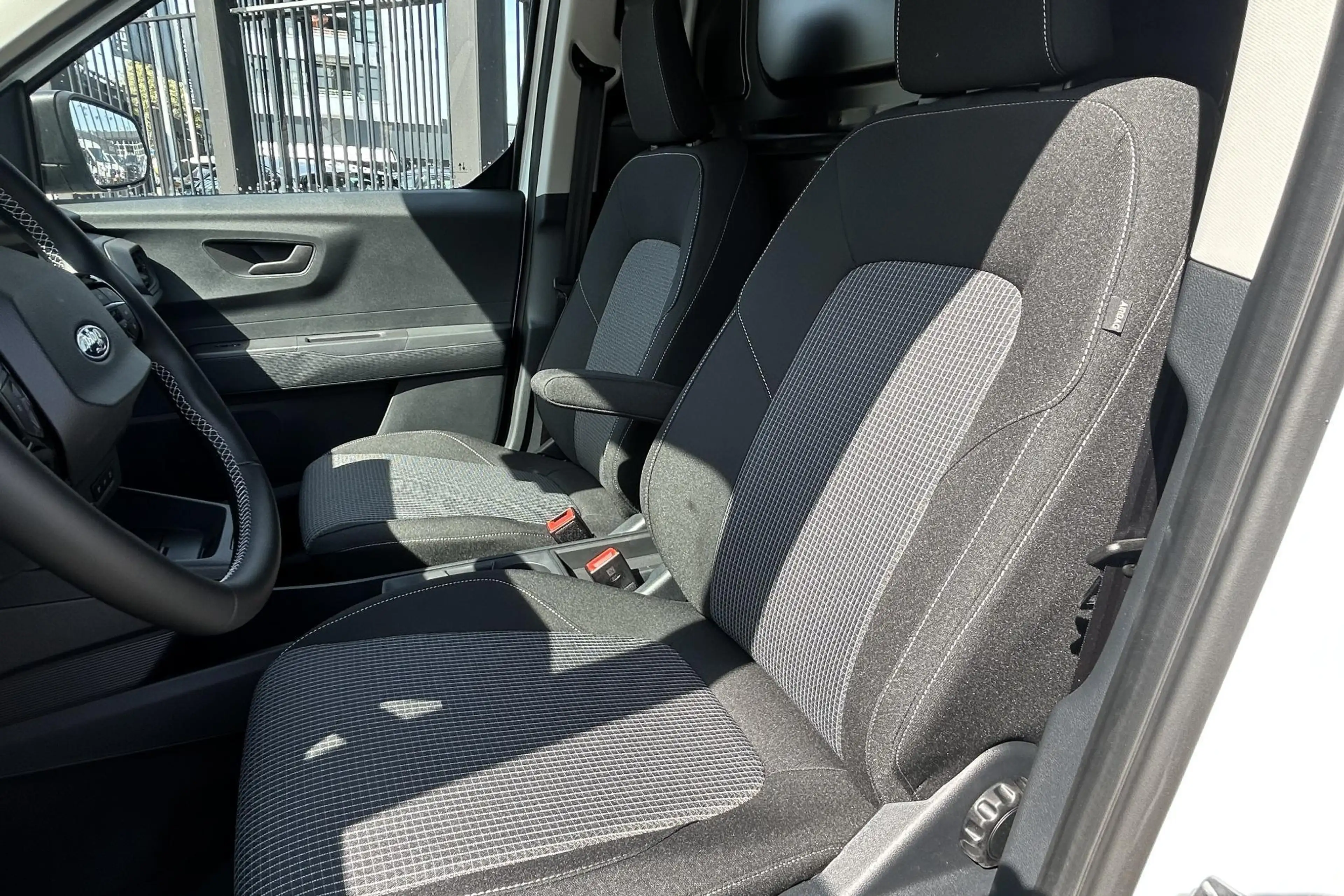 Ford Transit Courier E-Transit Trend 46 kWh | Trekhaak | Reservewiel | — photo 9