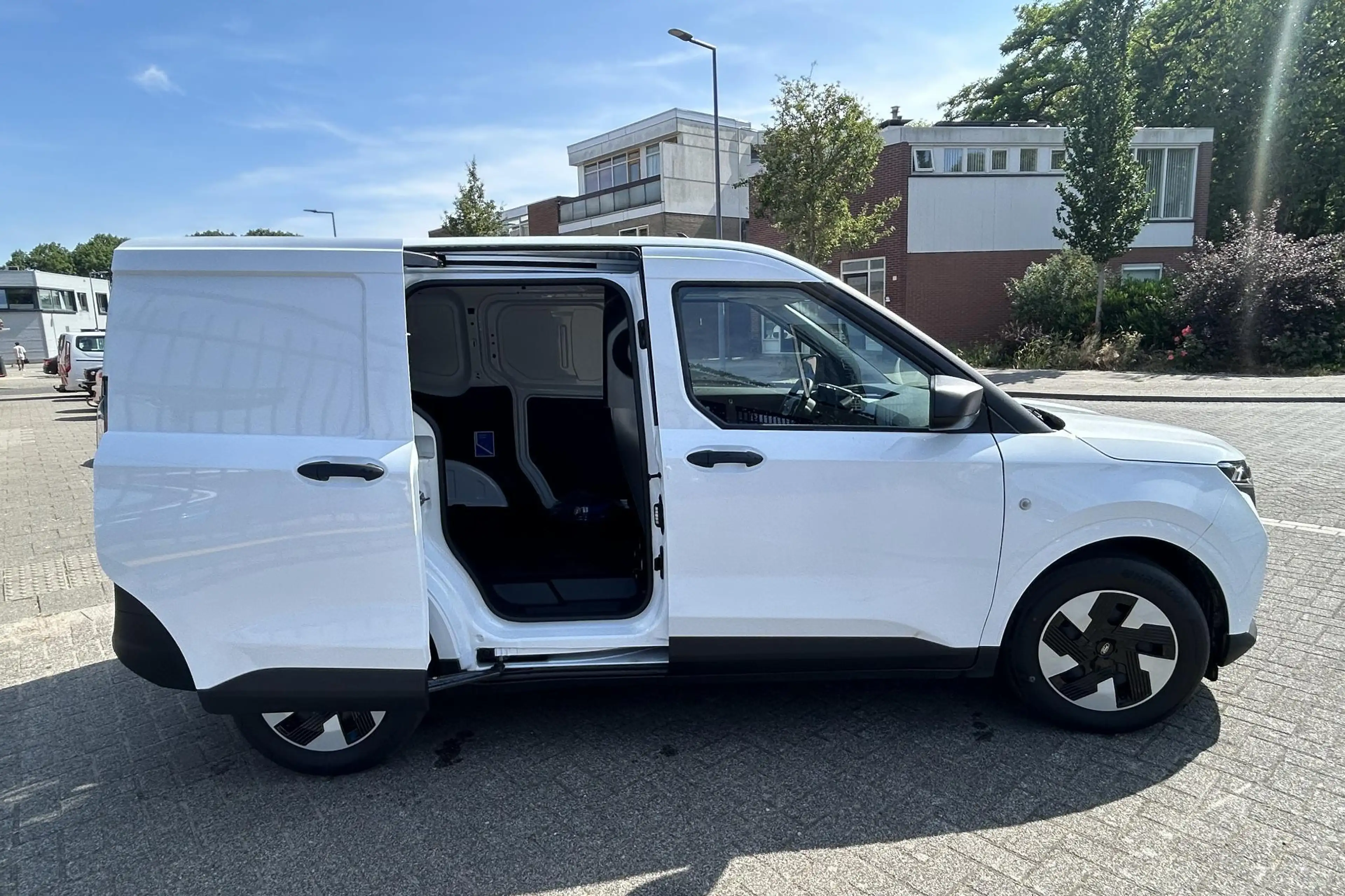 Ford Transit Courier E-Transit Trend 46 kWh | Trekhaak | Reservewiel | — photo 7