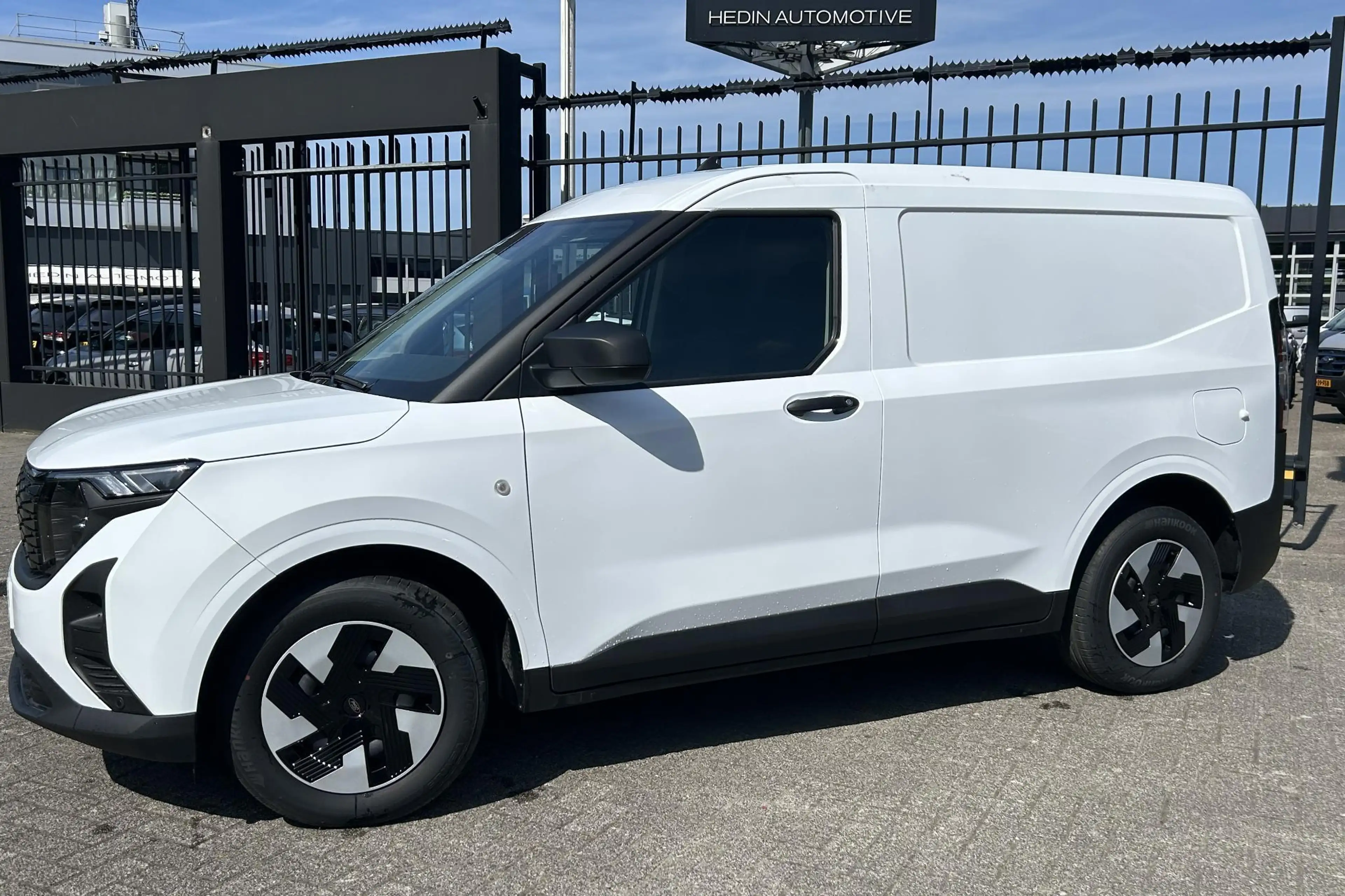Ford Transit Courier E-Transit Trend 46 kWh | Trekhaak | Reservewiel | — photo 2