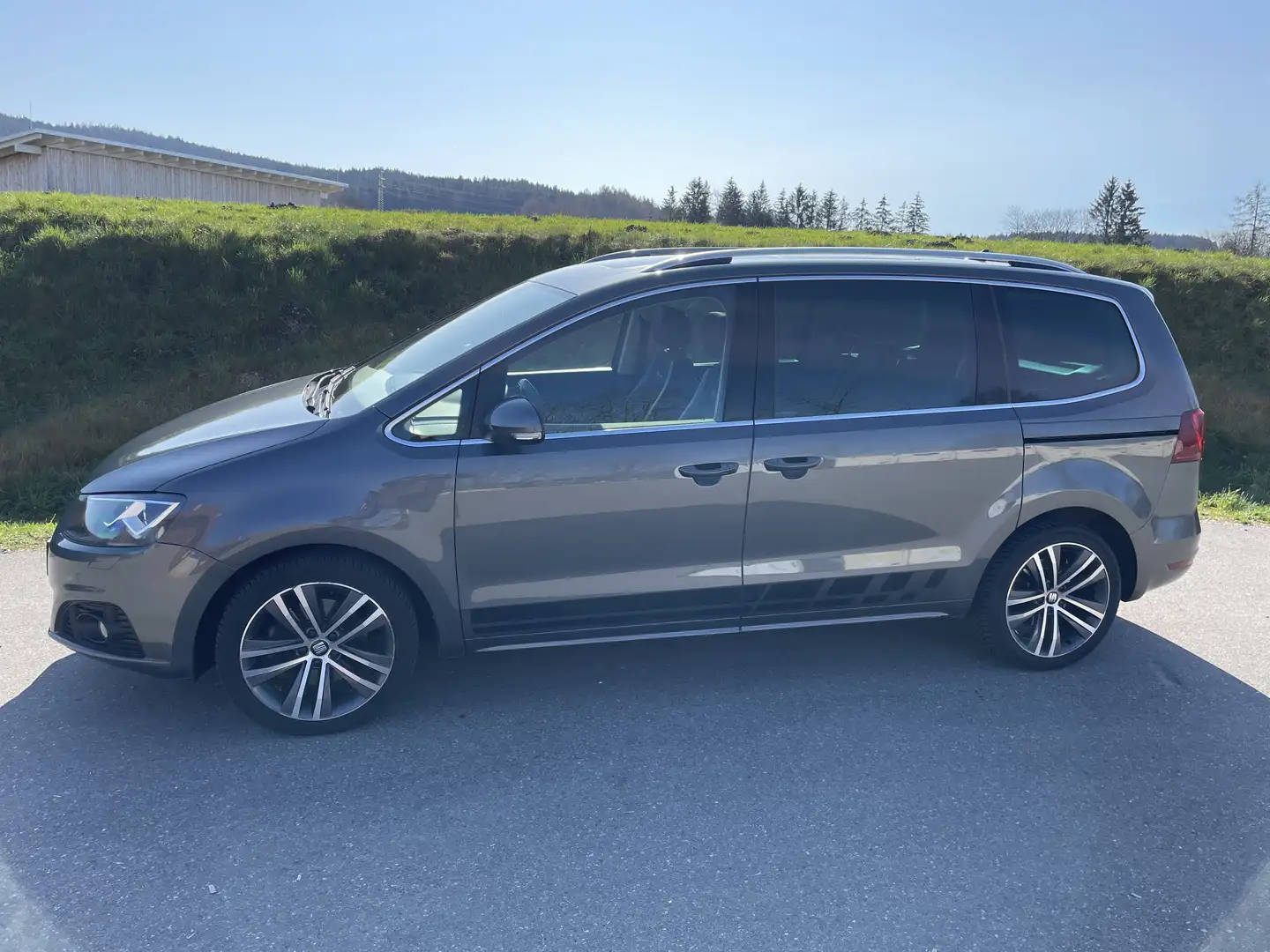 SEAT Alhambra FR-Line 1,4 TSI DSG AHK Pano 7 Sitze Grau - 2