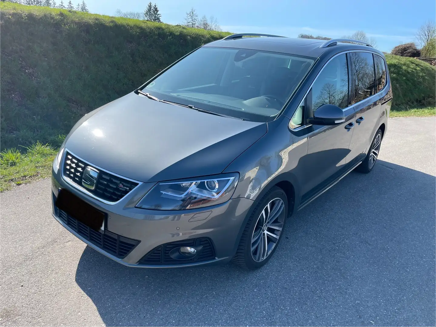 SEAT Alhambra FR-Line 1,4 TSI DSG AHK Pano 7 Sitze Grau - 1