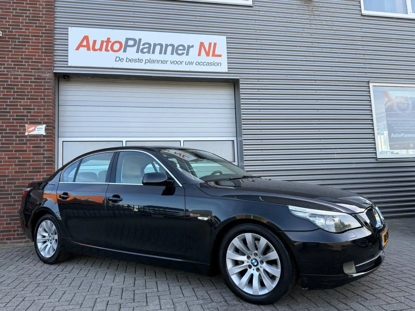 BMW 520 5-serie 520i Business Line Edition! Clima! Cruise! Zwart - 2