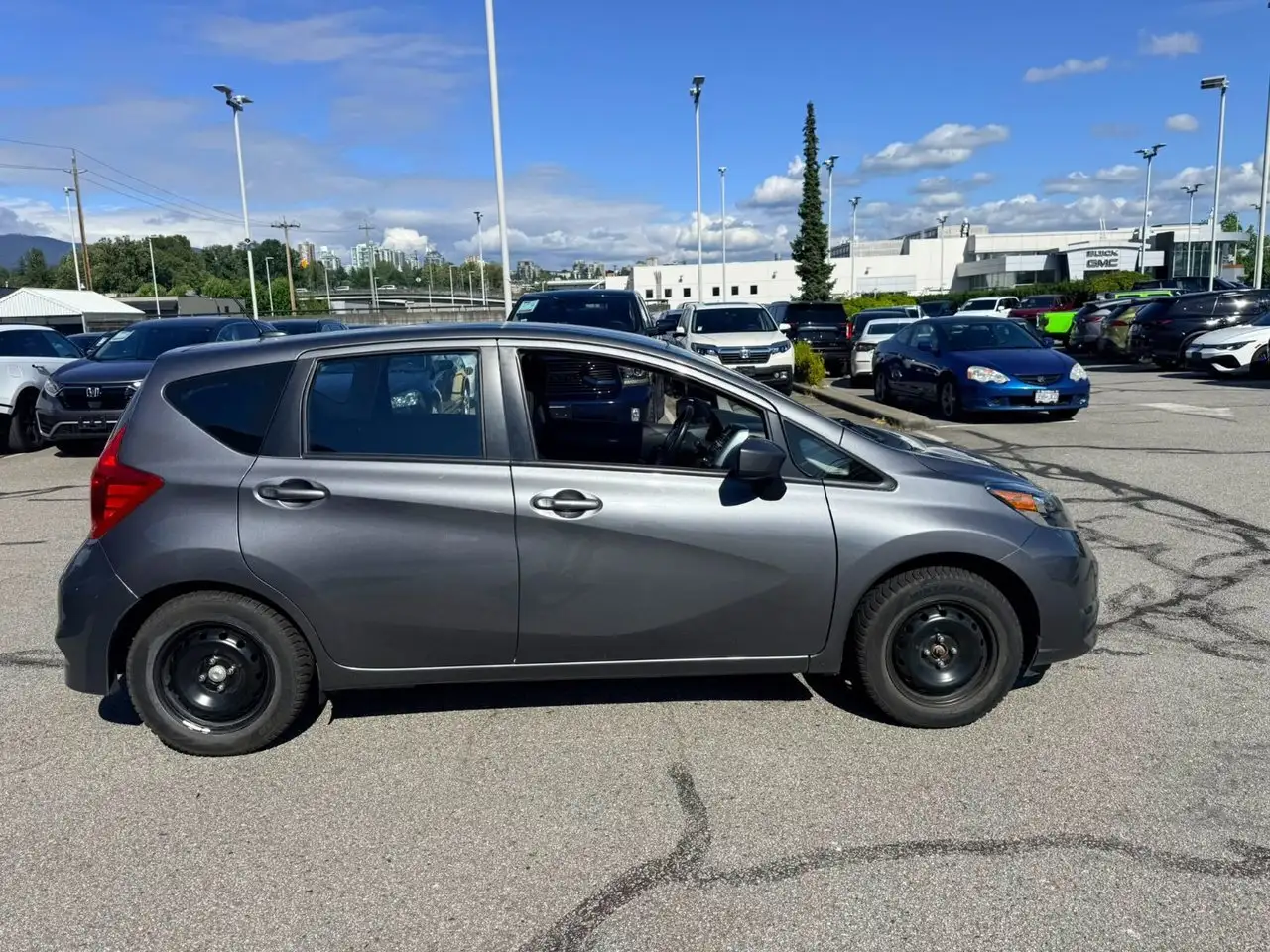 Nissan Note снимка Nissan Note