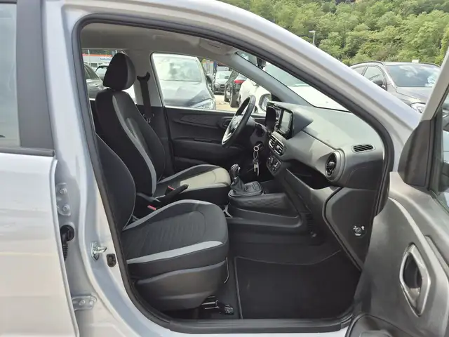Hyundai I10 view 8