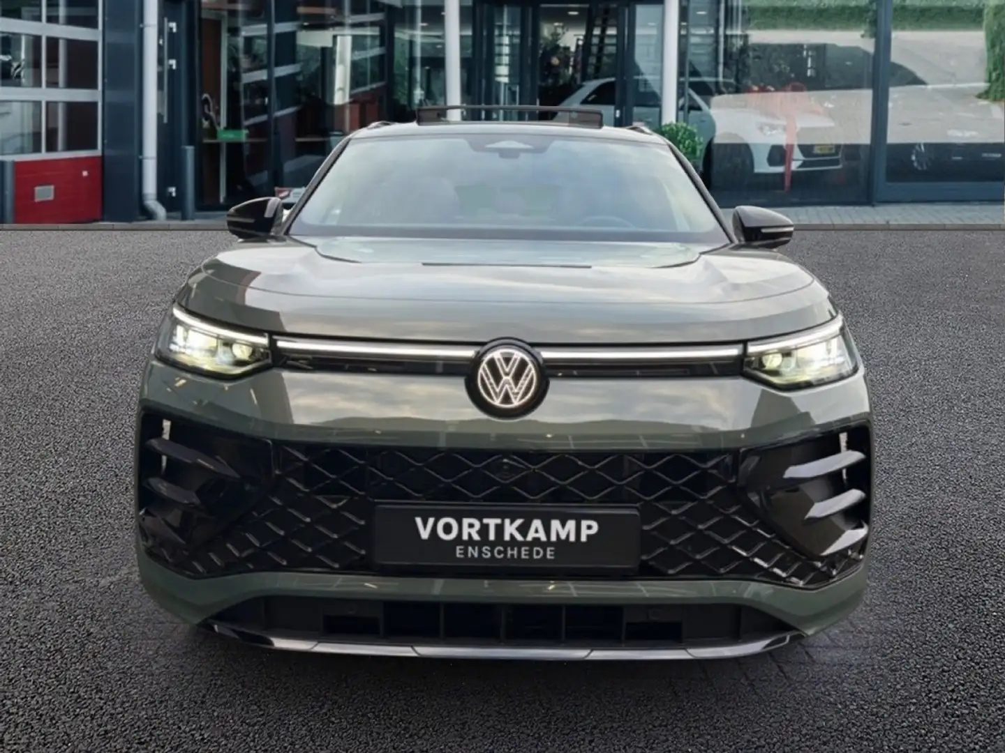 Volkswagen Tayron 1.5 TSI DSG EHYBRID 272PK R-LINE PANO.DAK/TREKHAAK Grün - 2