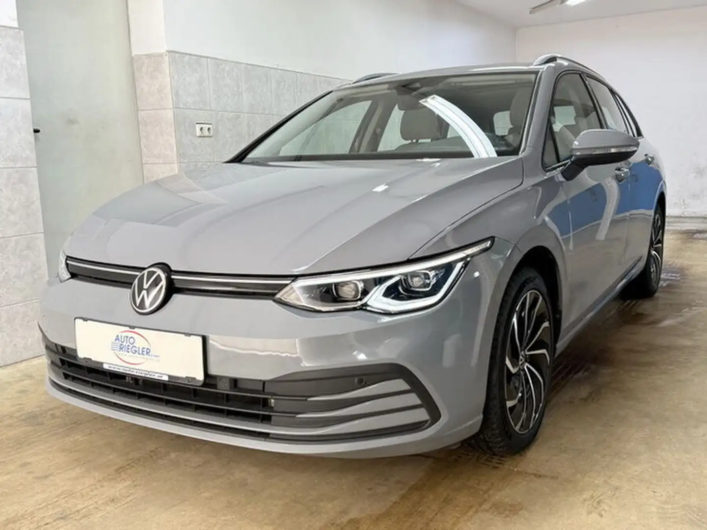 Volkswagen Golf Life *LED/Dyn.-PANO-Virtual/Cockp.-Sitzh.*uvm Grau - 1