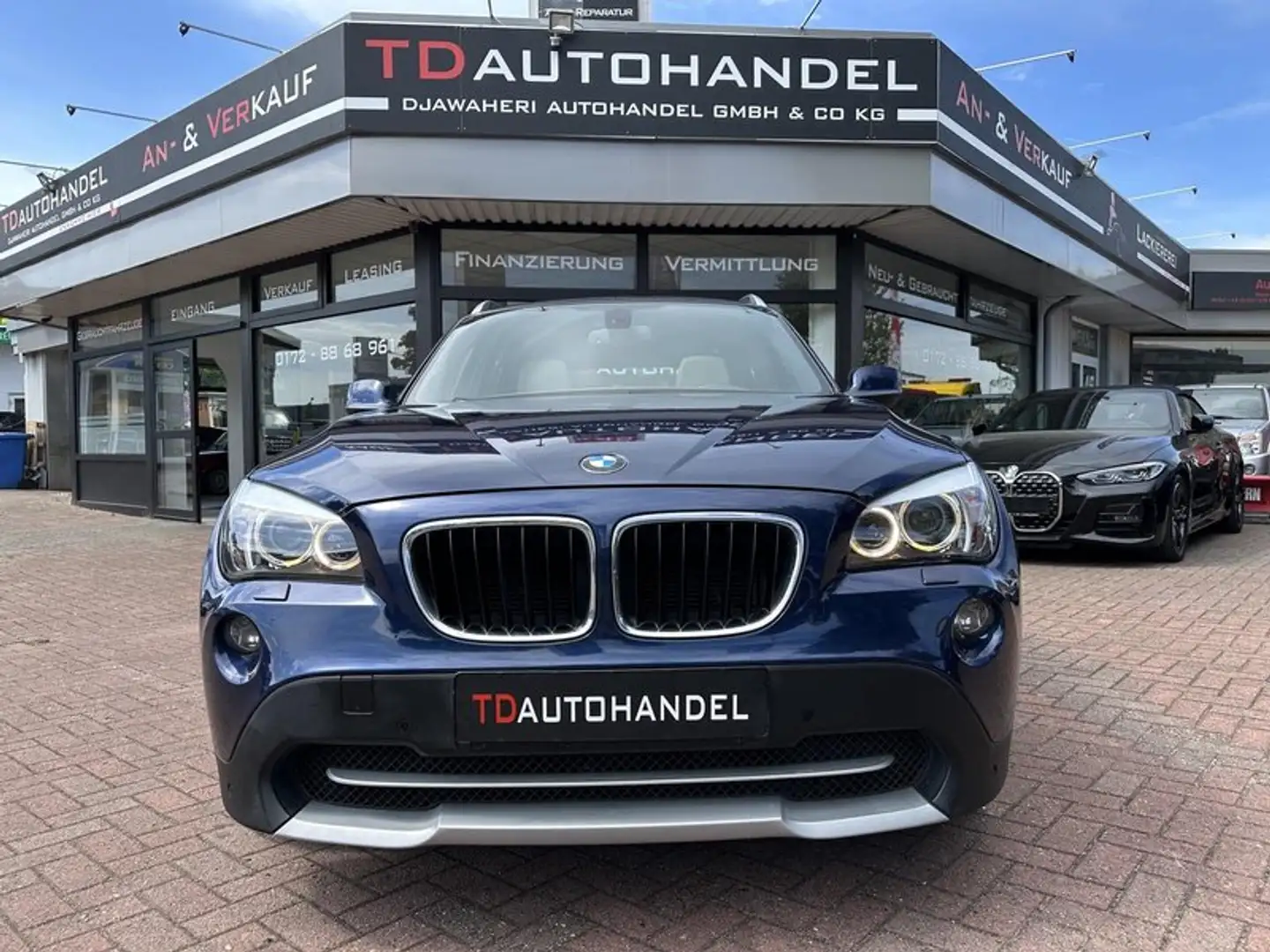 BMW X1 20 d xDrive Pano PDC AHK Blau - 2