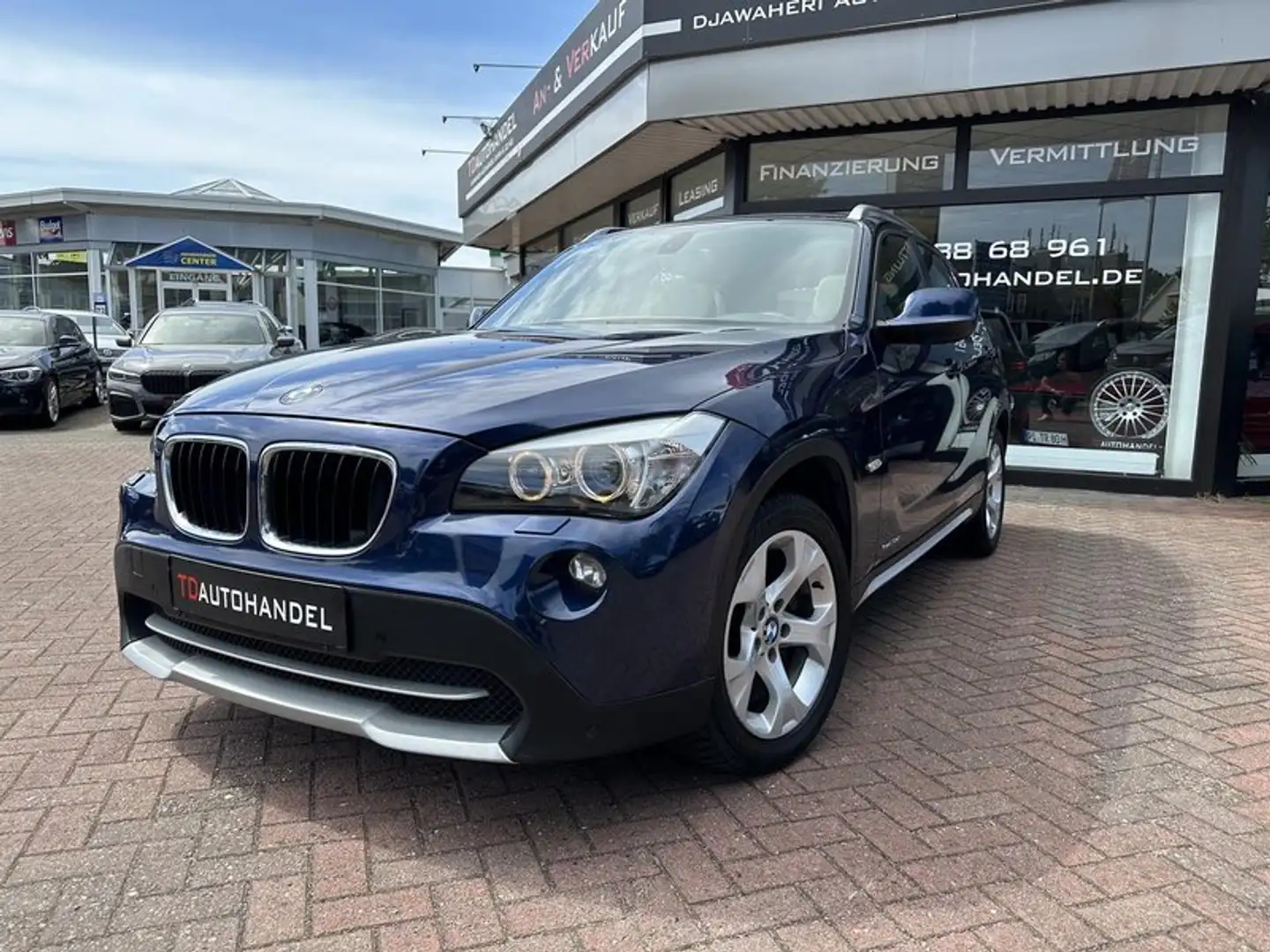BMW X1 20 d xDrive Pano PDC AHK Blau - 1