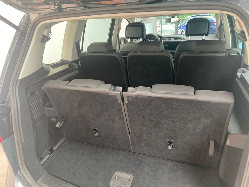 Volkswagen Touran DSG 7-Sitzer Navi Tempo Sitzheizung PDC — photo 7
