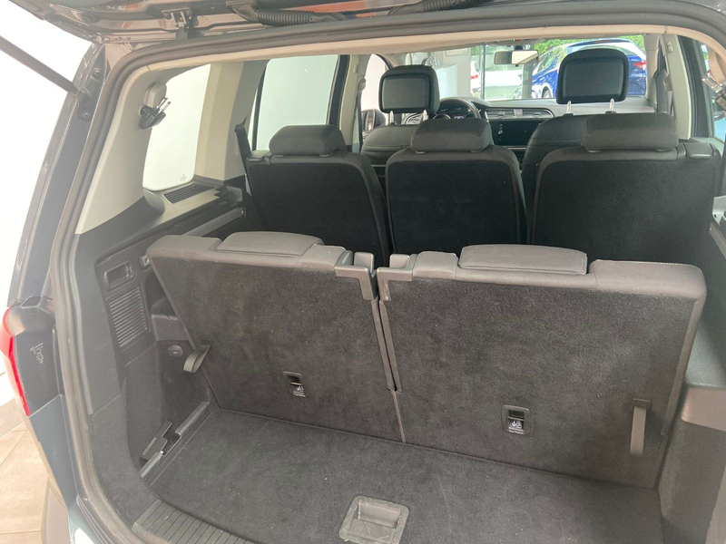 Volkswagen Touran DSG 7-Sitzer Navi Tempo Sitzheizung PDC — photo 8