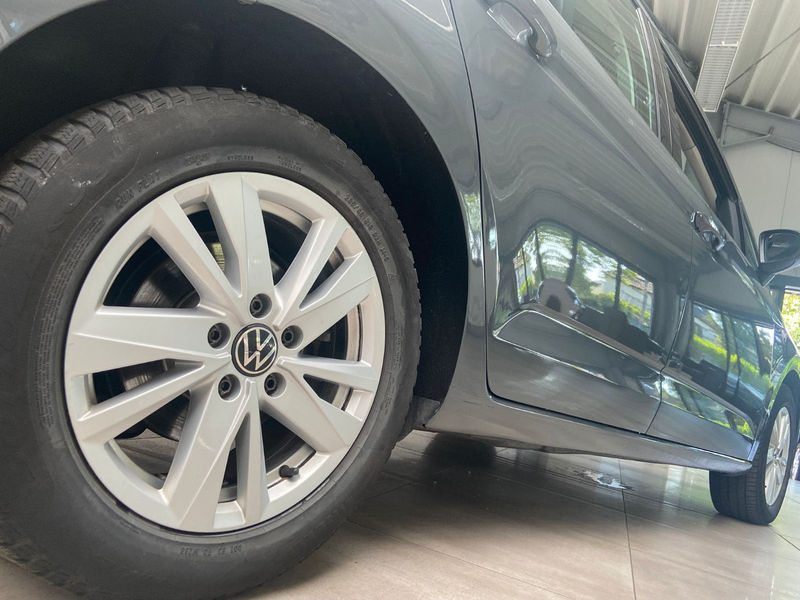 Volkswagen Touran DSG 7-Sitzer Navi Tempo Sitzheizung PDC — photo 5