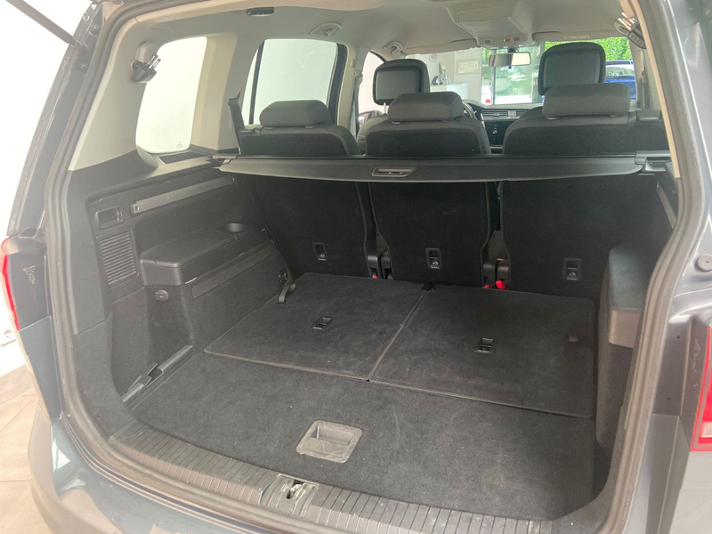 Volkswagen Touran DSG 7-Sitzer Navi Tempo Sitzheizung PDC — photo 6