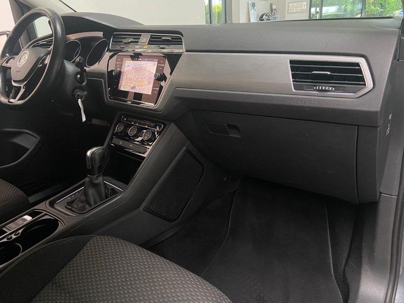 Volkswagen Touran DSG 7-Sitzer Navi Tempo Sitzheizung PDC — photo 15