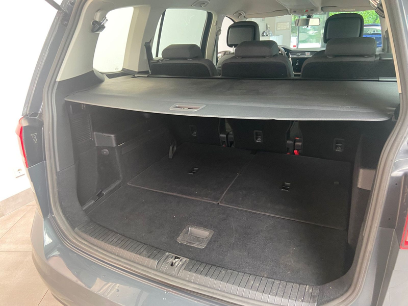 Volkswagen Touran DSG 7-Sitzer Navi Tempo Sitzheizung PDC — photo 12