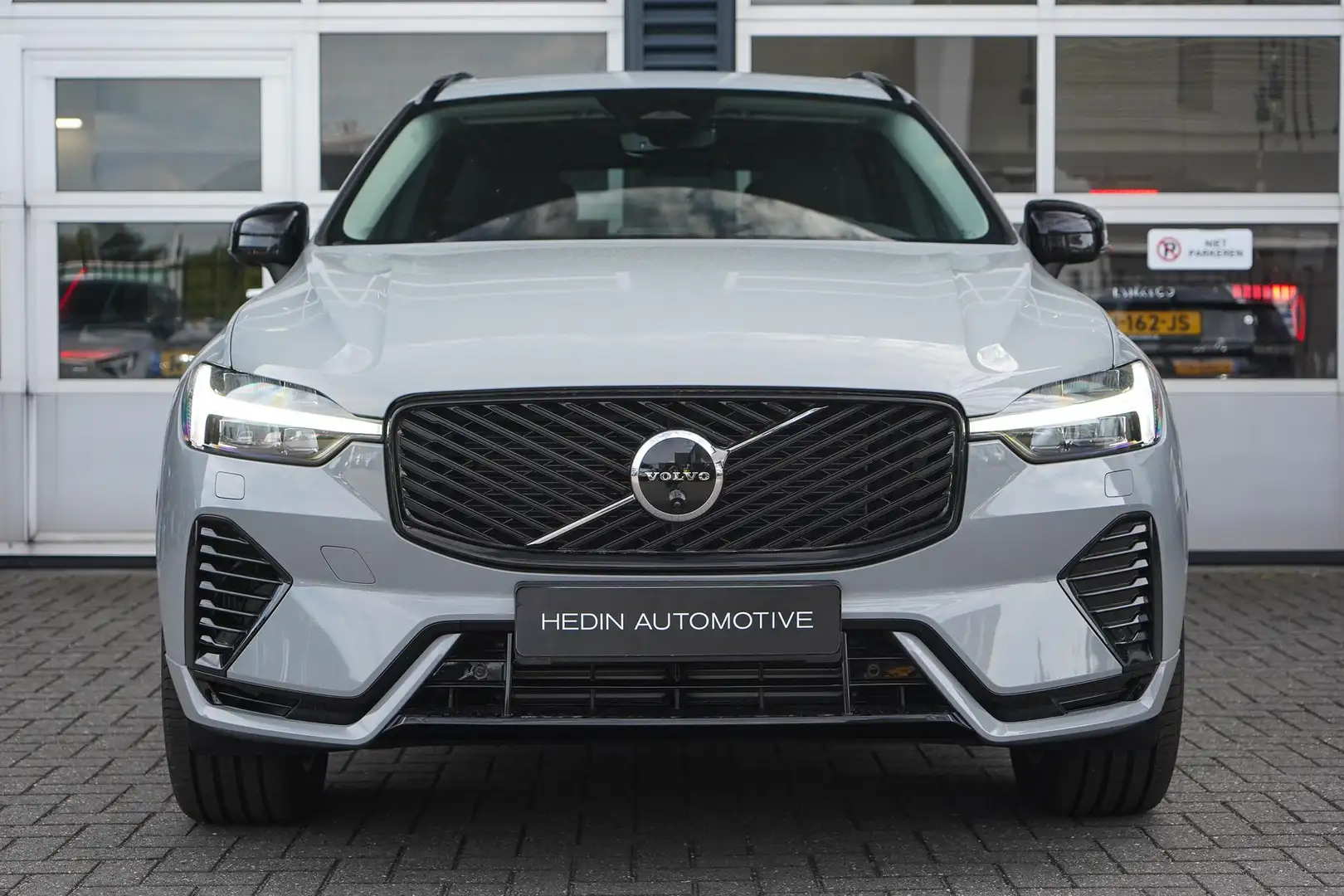Volvo XC60 T6 Plug-in hybrid AWD Plus Dark 350pk | 2250 kg Tr Gris - 2