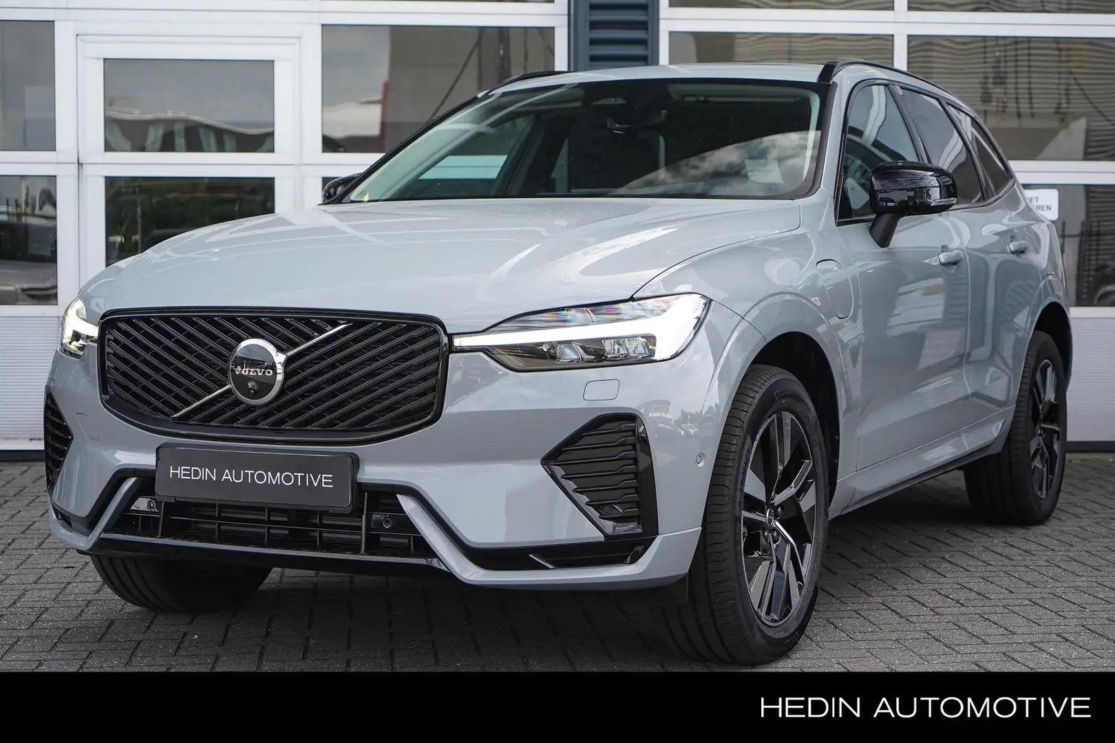 Volvo XC60 T6 Plug-in hybrid AWD Plus Dark 350pk | 2250 kg Tr Gris - 1