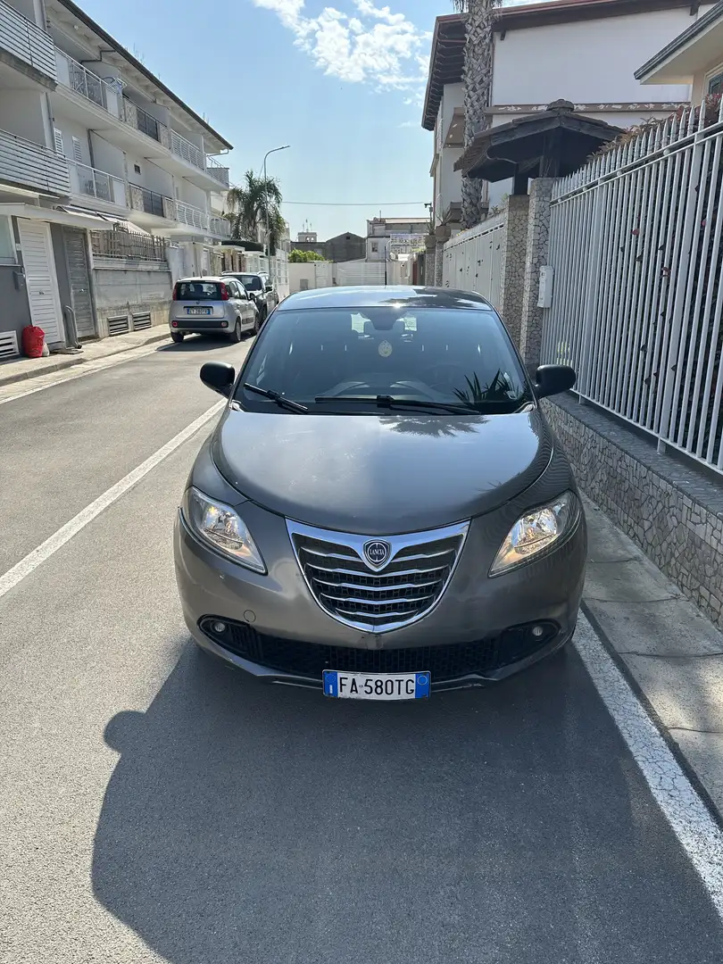 Lancia Ypsilon 1.2 Silver ecochic Gpl 69cv - 1