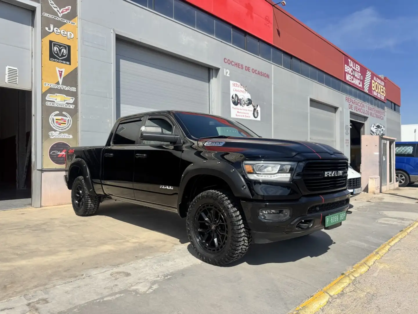 Dodge RAM 5.7L V8 VVT eTorque Laramie Longhorn AWD Negro - 1