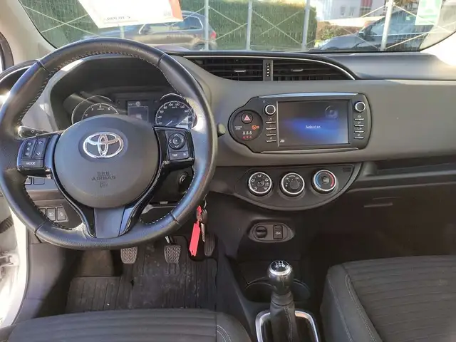 Toyota Yaris view 12