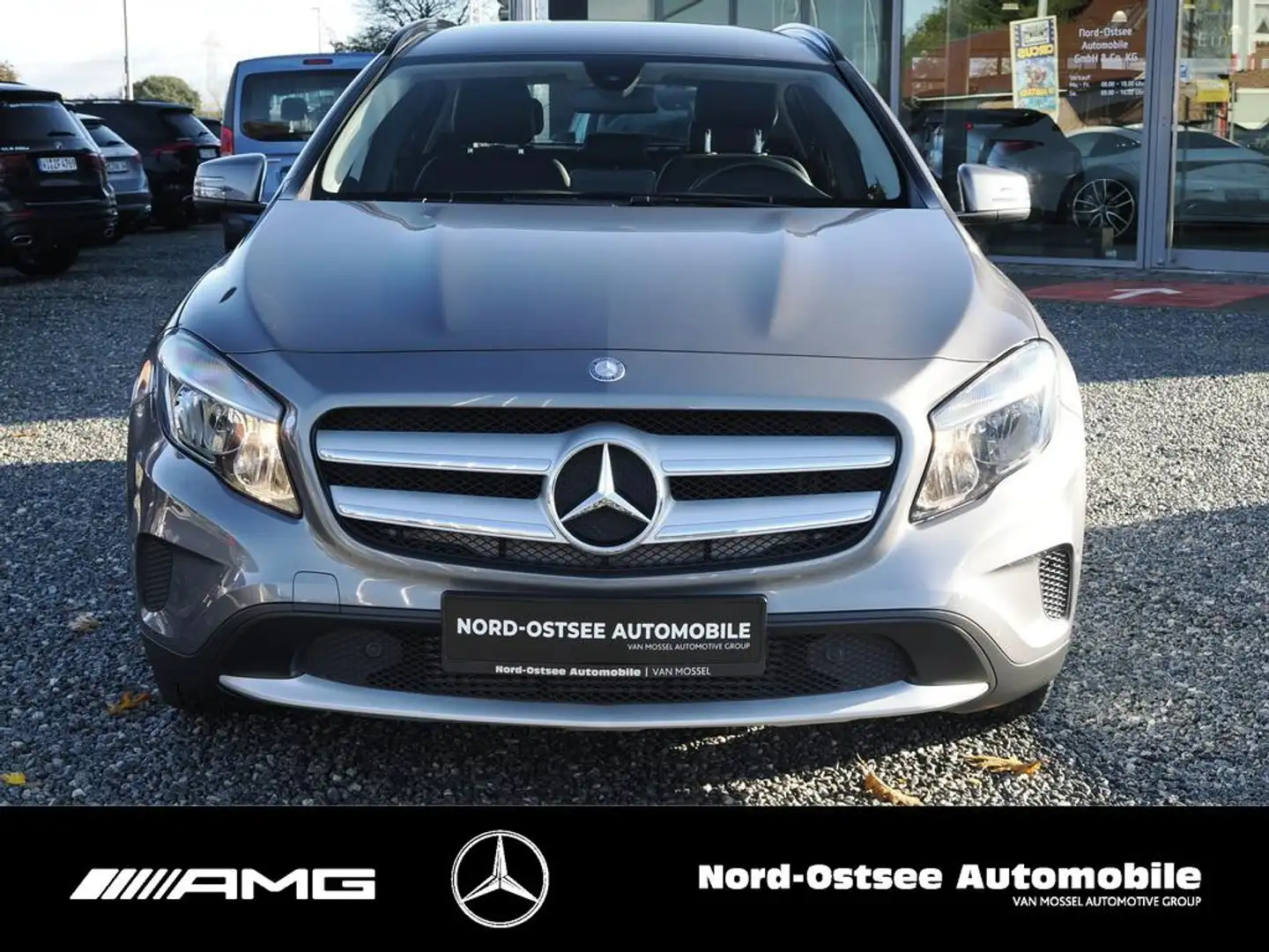 Mercedes-Benz GLA 200 d STYLE 4M AHK PDC KLIMA TEMPOMAT Grau - 2