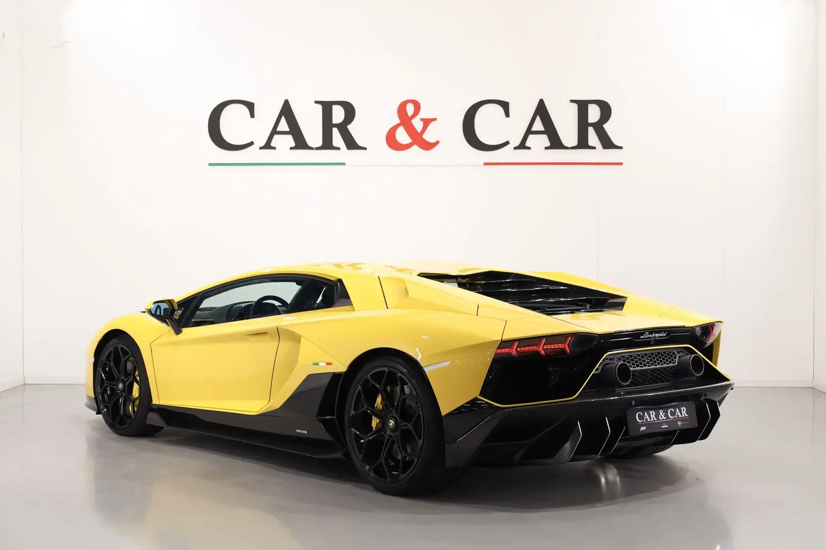 Lamborghini Aventador Ultimae LP 780-4 6.5 V12 coupé - 1 of 350 Amarillo - 2