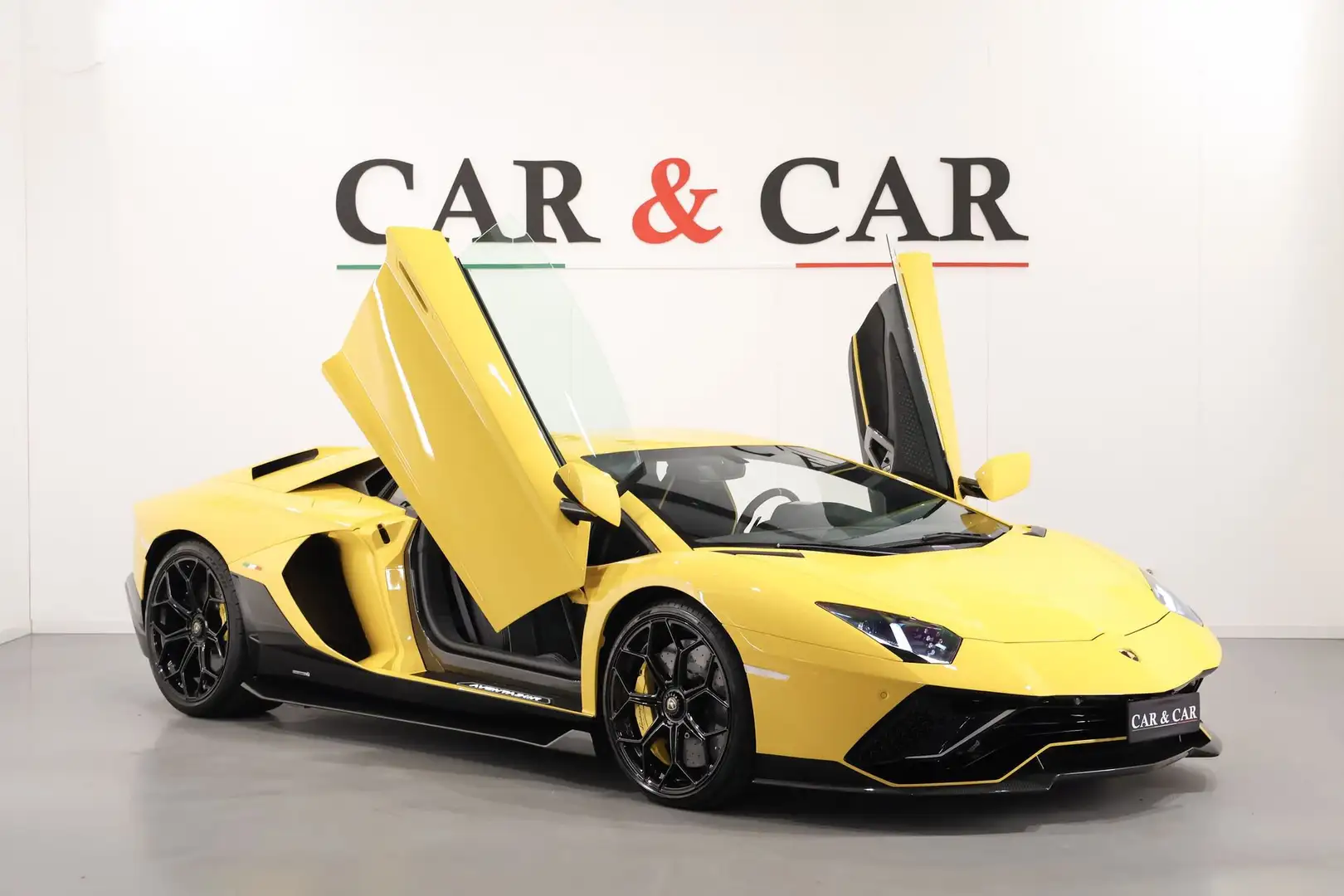Lamborghini Aventador Ultimae LP 780-4 6.5 V12 coupé - 1 of 350 Amarillo - 1