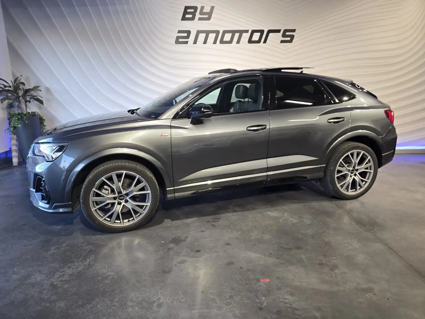 Audi Q3 Sportback 40 TFSI quattro Black line S tronic Gris - 2