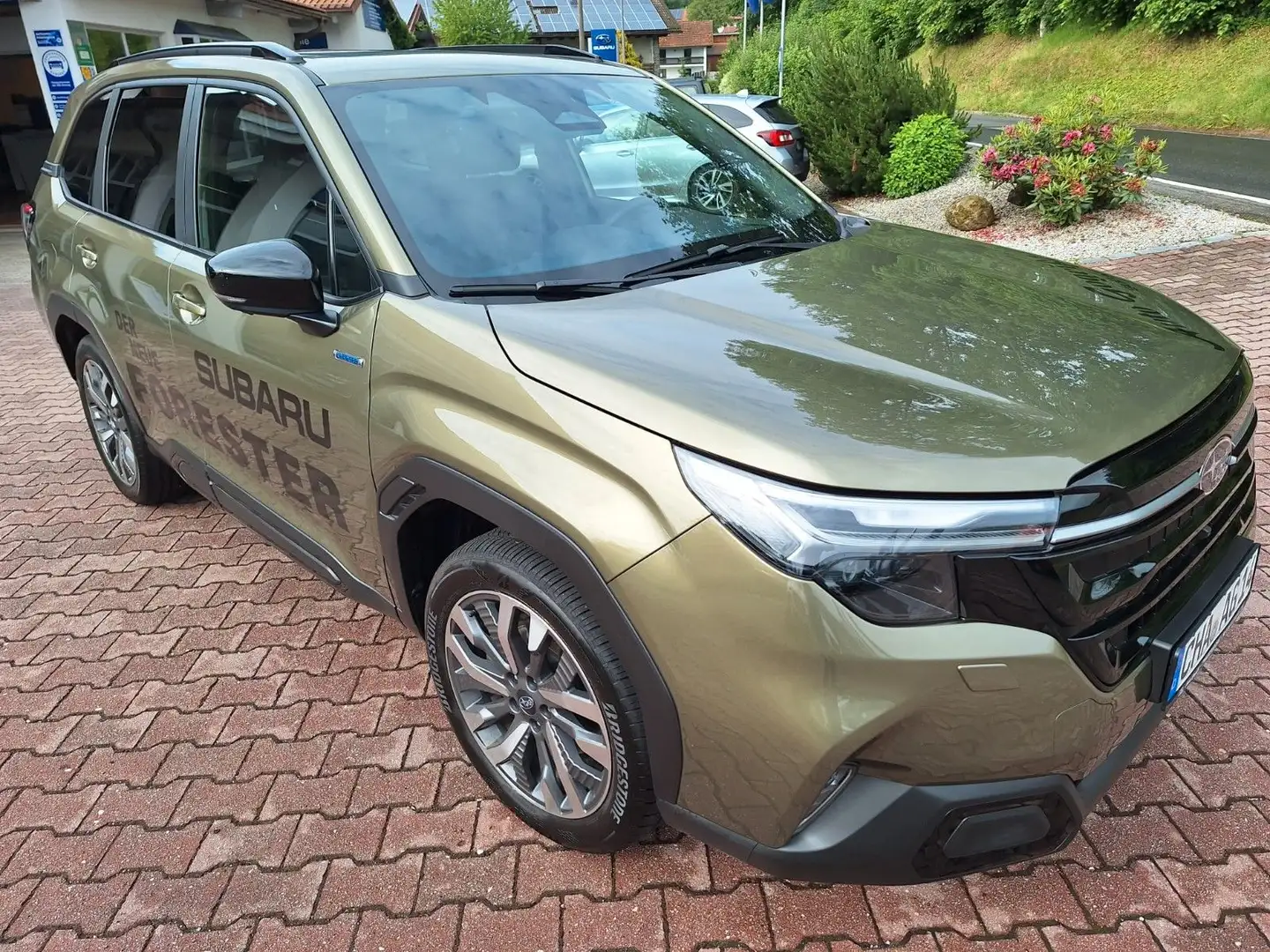 Subaru Forester 2.0ie Platinum Hybrid, AHK Grün - 1
