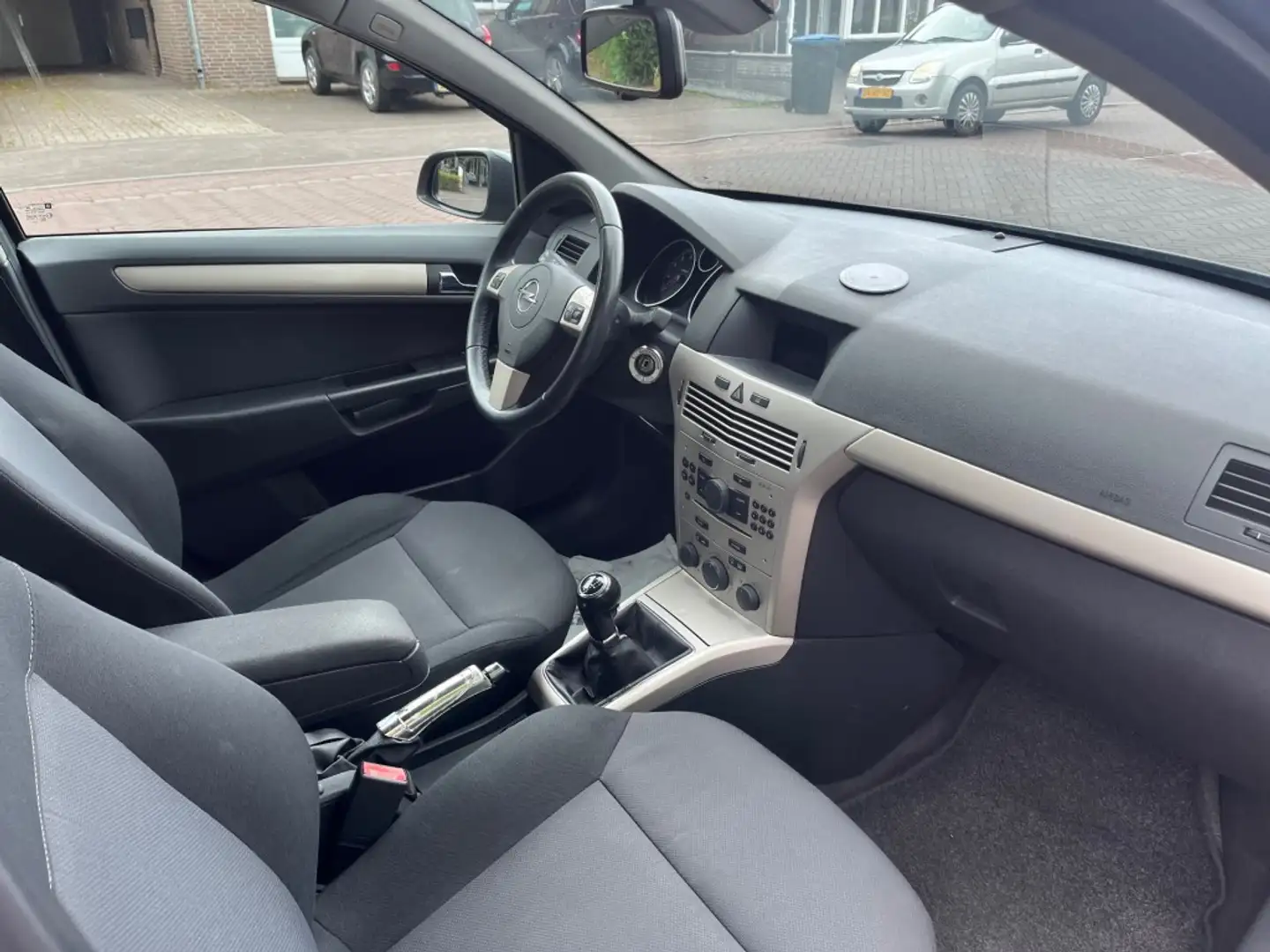 Opel Astra WAGON 1.8 TEMPTATION / AIRCO / TREKHAAK / CRUISE C Grau - 2