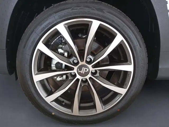 DR Automobiles DR3 view 9