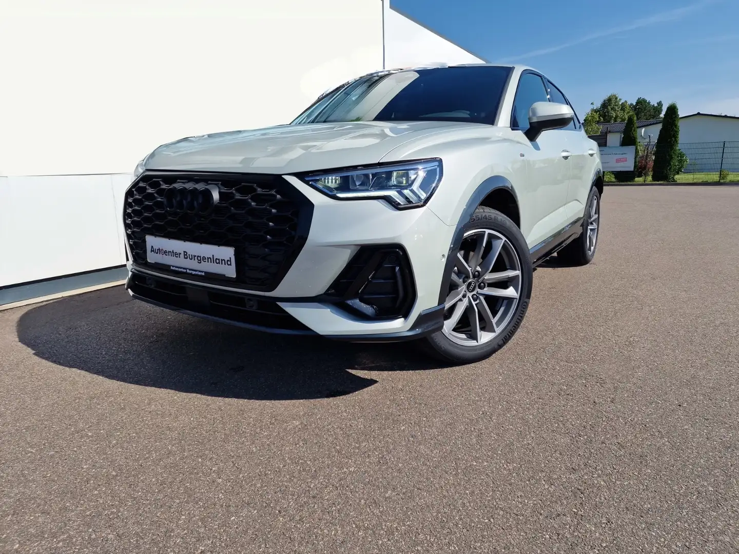 Audi Q3 Sportback 35 TFSI S-line AHK+RÜCKFAHRKAMERA+TEMPO Plateado - 2