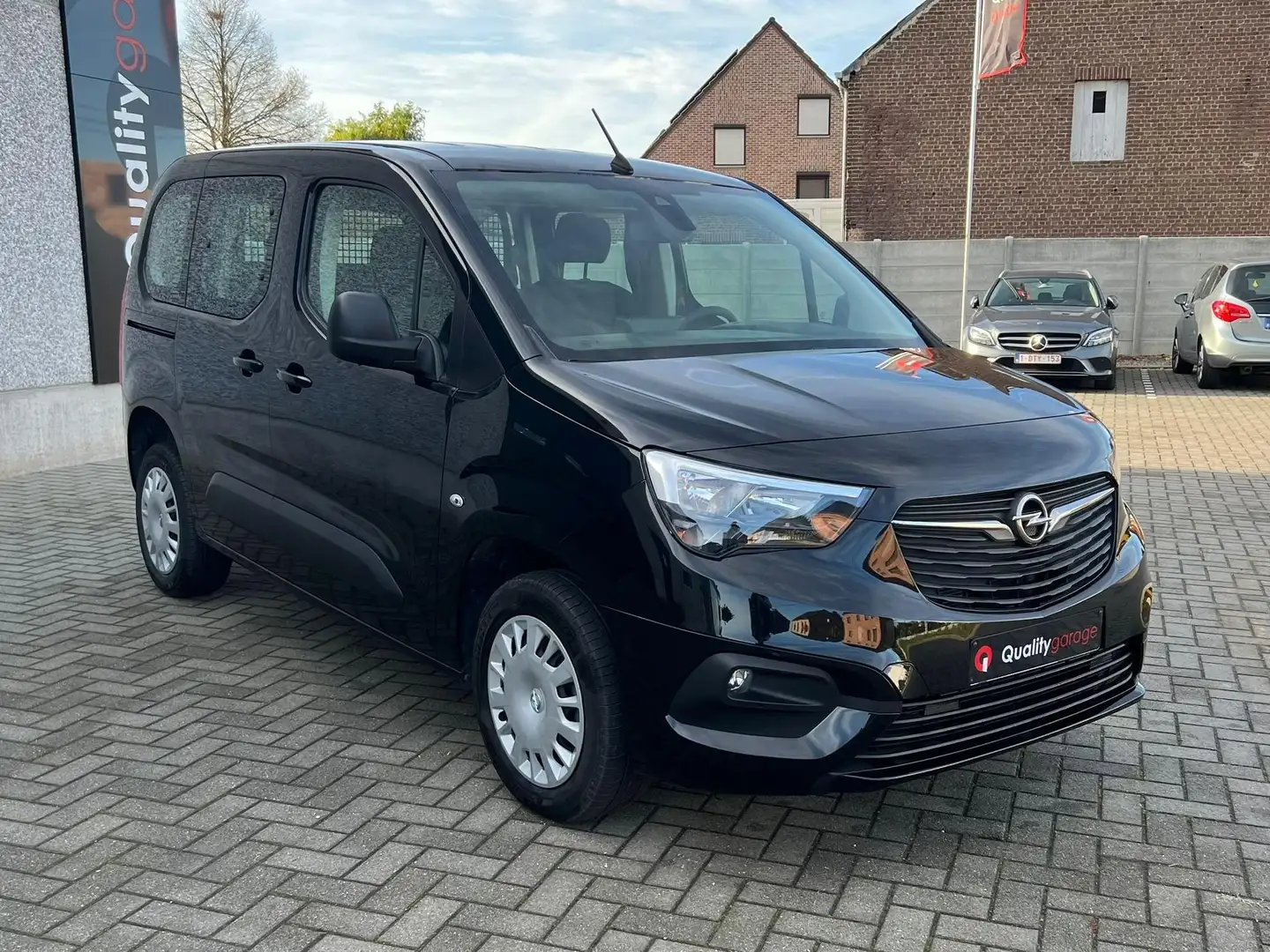Opel Combo Combo L1H1 MPV Edition Plus 1.5 Turbo D *Zwart* Zwart - 1