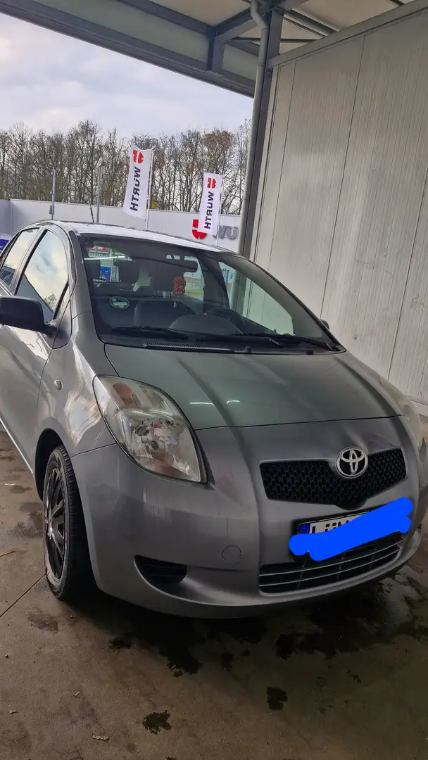 Toyota Yaris 1.0 VVT-i Sol Grau - 2