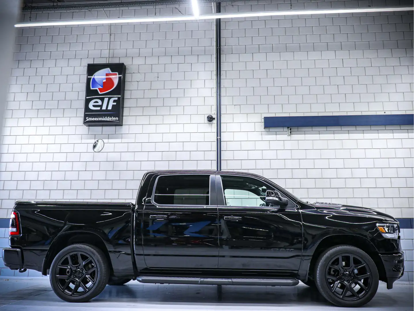 Dodge RAM | 1500 Sport Ultra | 5.7L V8 Hemi | Multifunctiona Zwart - 2