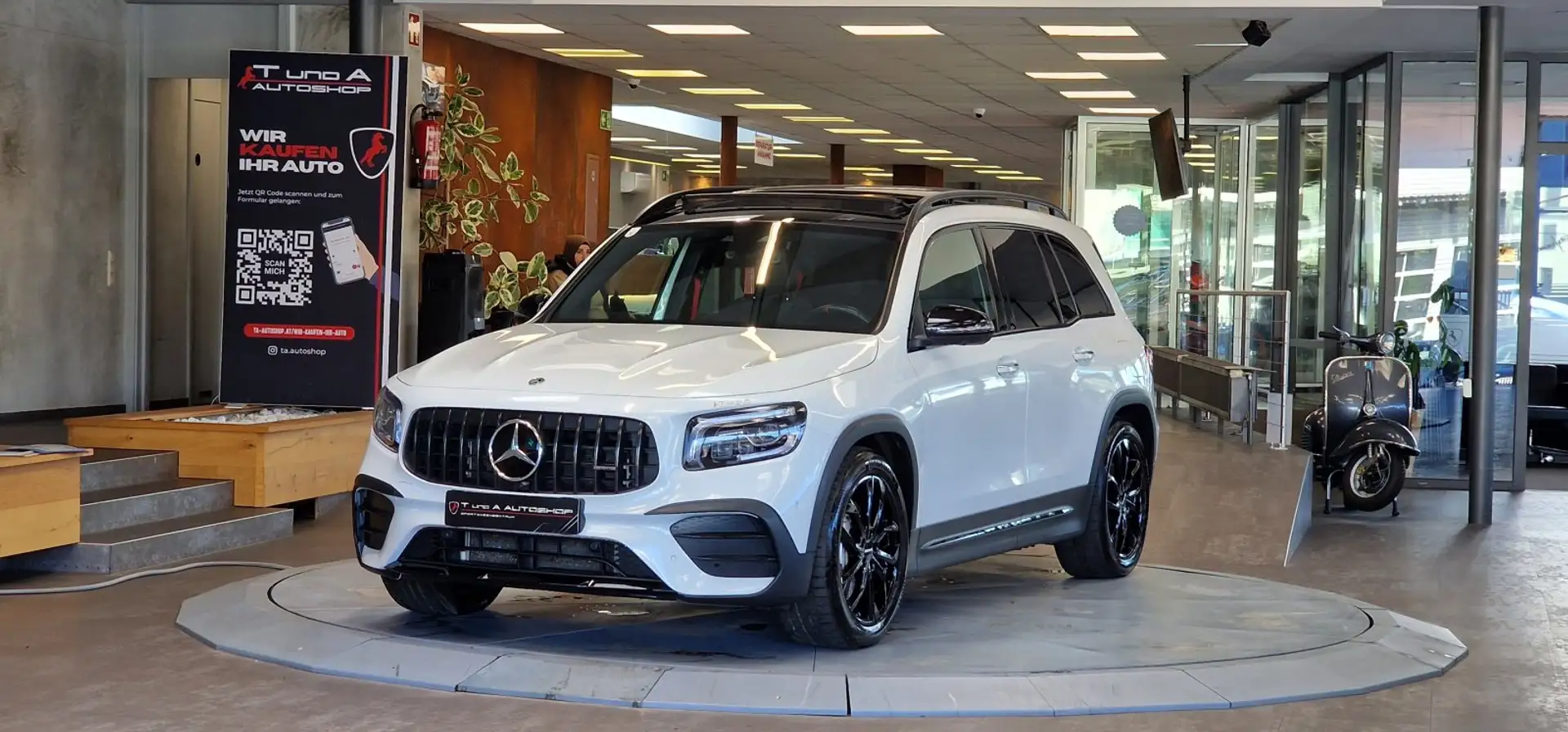 Mercedes-Benz GLB 35 AMG 4Matic 1-Hand Aut. *Head-up*360°*Pano* Weiß - 1