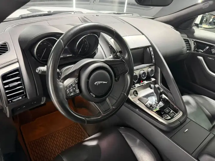 Jaguar F-Type COUPÉ 3.0 V6 2016, foto 5