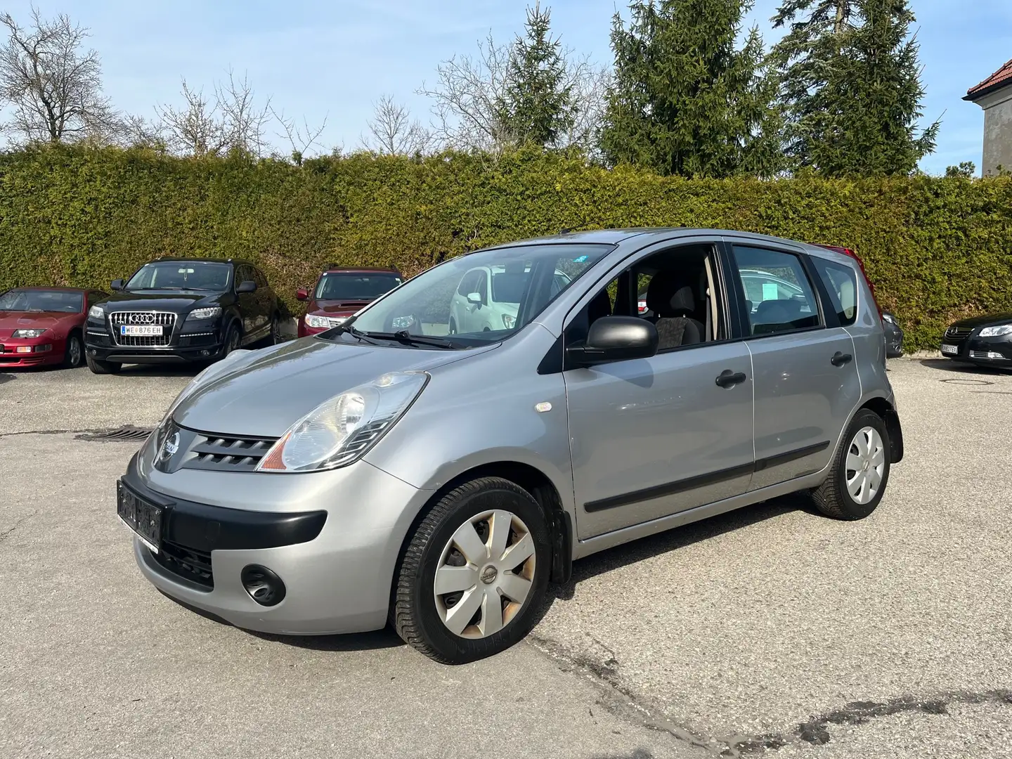 Nissan Note 1,4 Silber - 1