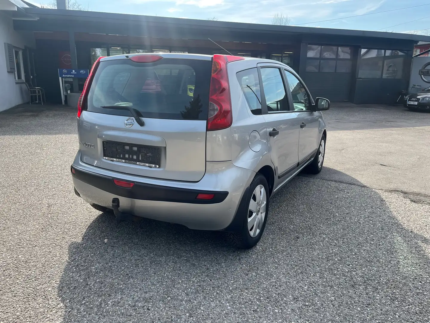 Nissan Note 1,4 Silber - 2