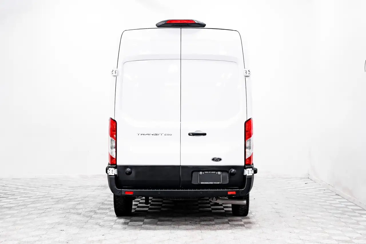 Ford Transit Cargo Van снимка Ford Transit Cargo Van
