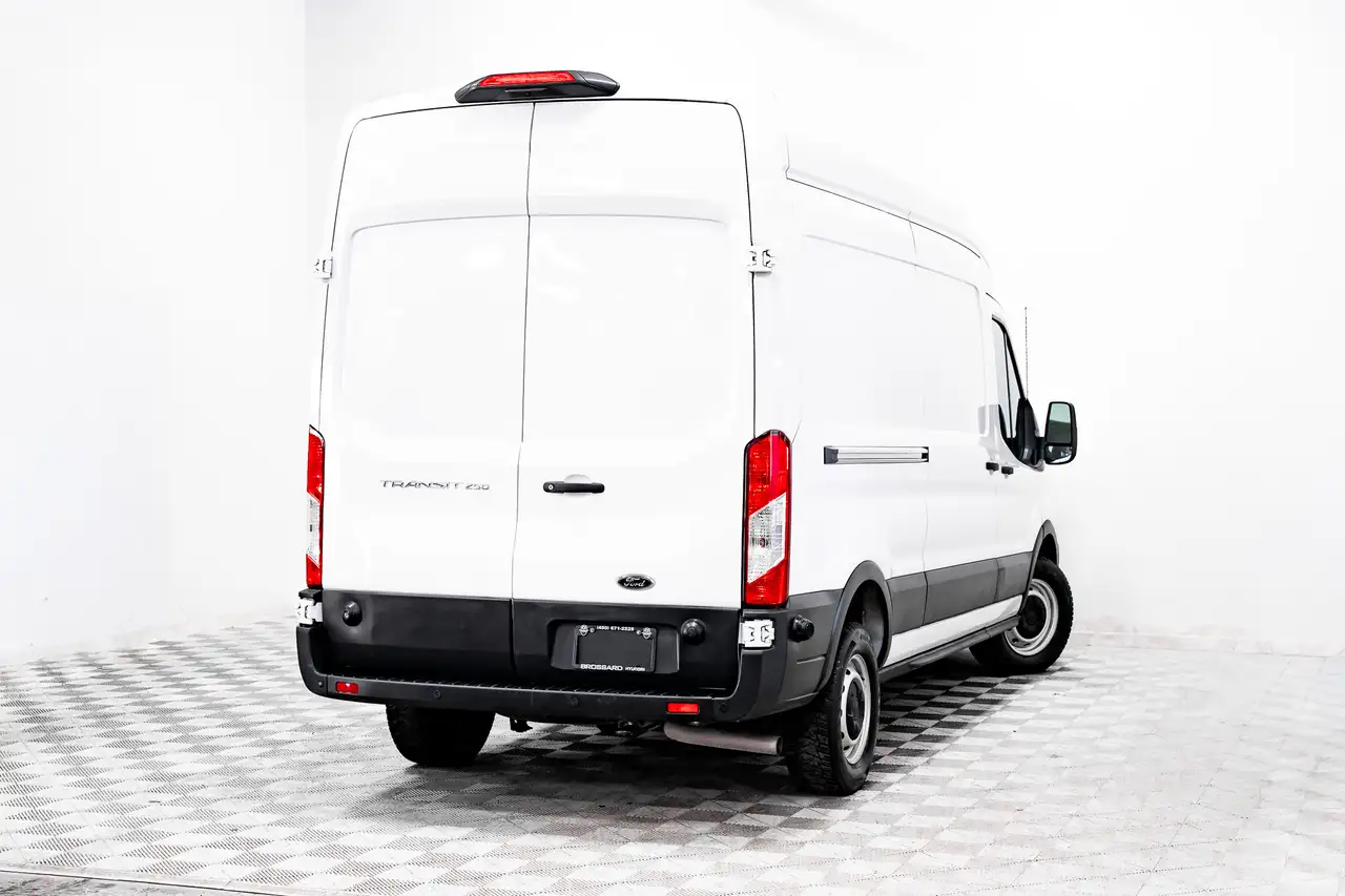 Ford Transit Cargo Van снимка Ford Transit Cargo Van